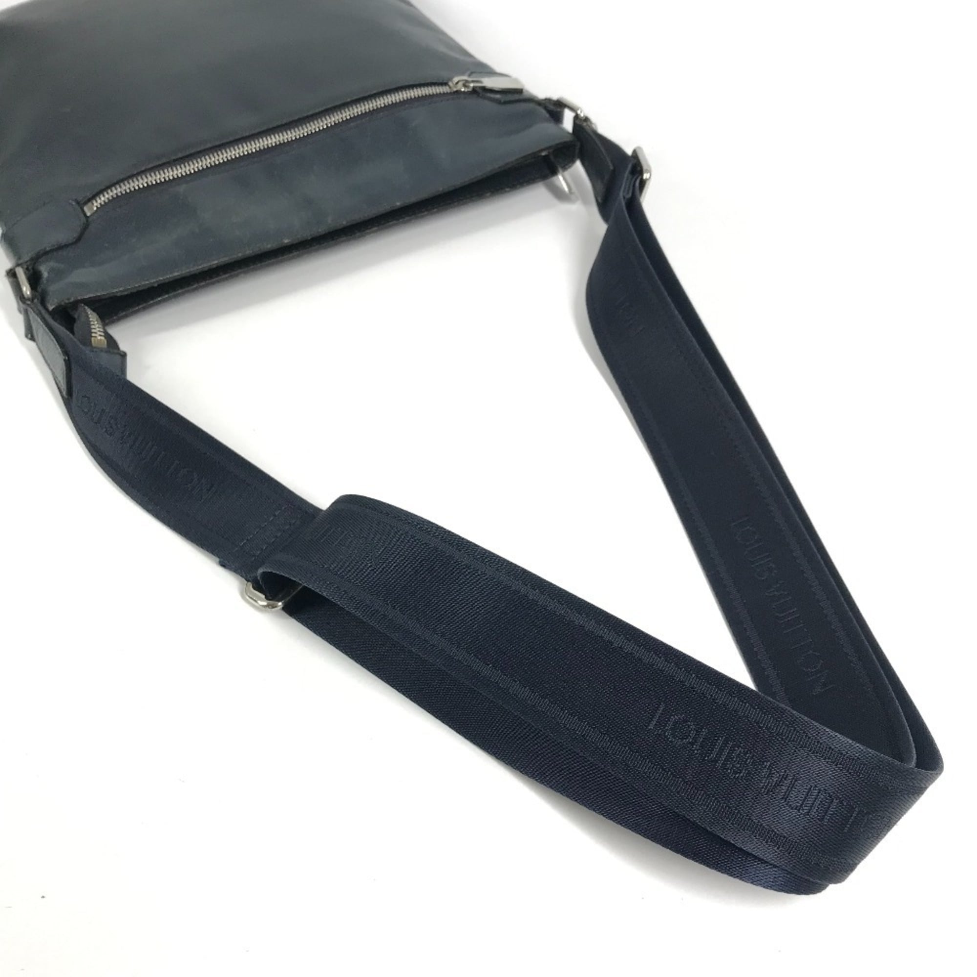 Louis Vuitton Navy Taiga Leather Pochette Shoulder Bag (Pre-Owned)