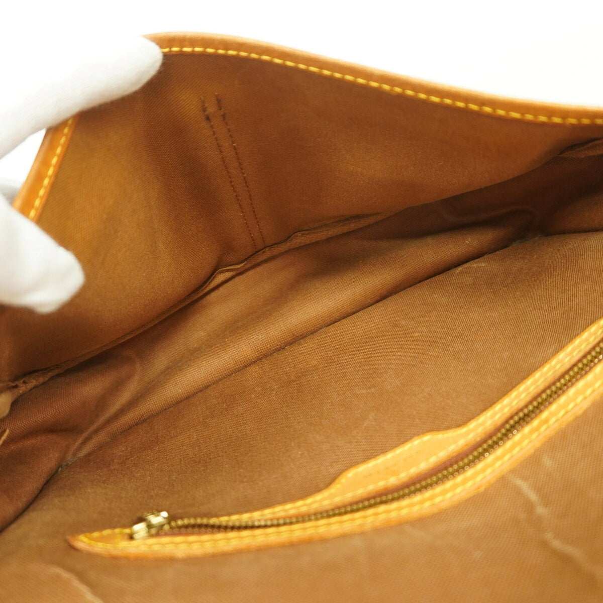 Louis Vuitton Brown Shoulder Bag (Pre-Owned)