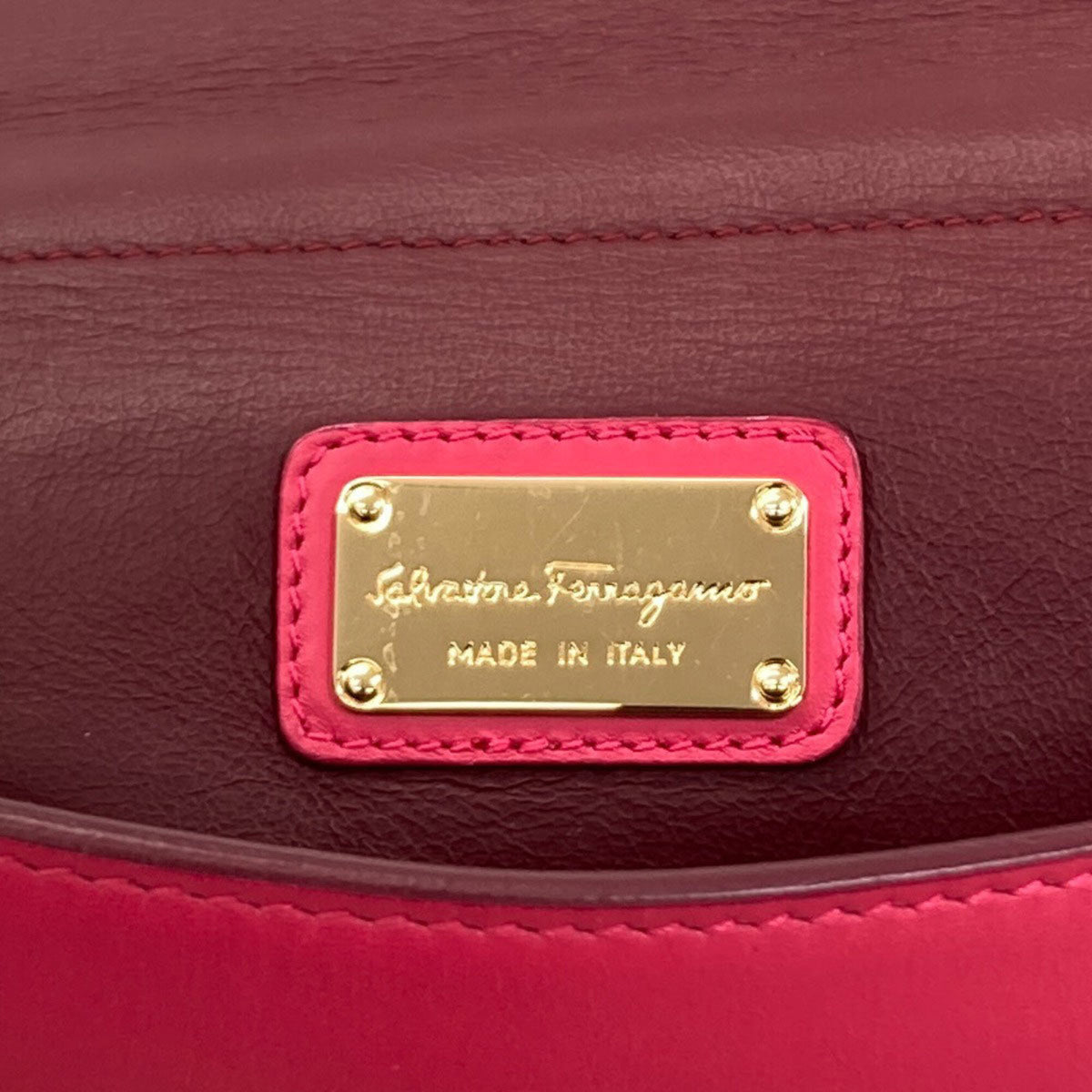 Salvatore Ferragamo Gancini Bordeaux Pink Leather Handbag (Pre-Owned)