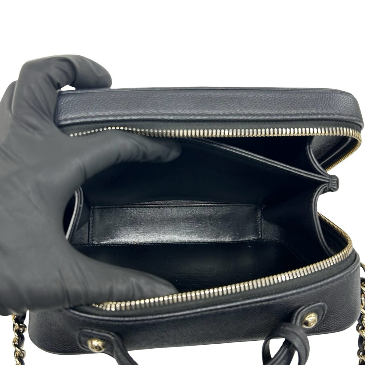 Chanel Black Grained Calfskin Handbag Shoulder Bag (Pre-Owned)