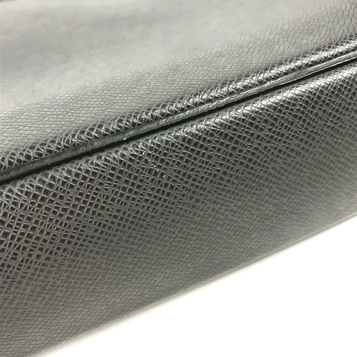 Louis Vuitton Black Taiga Leather Handbag Tote Bag (Pre-Owned)