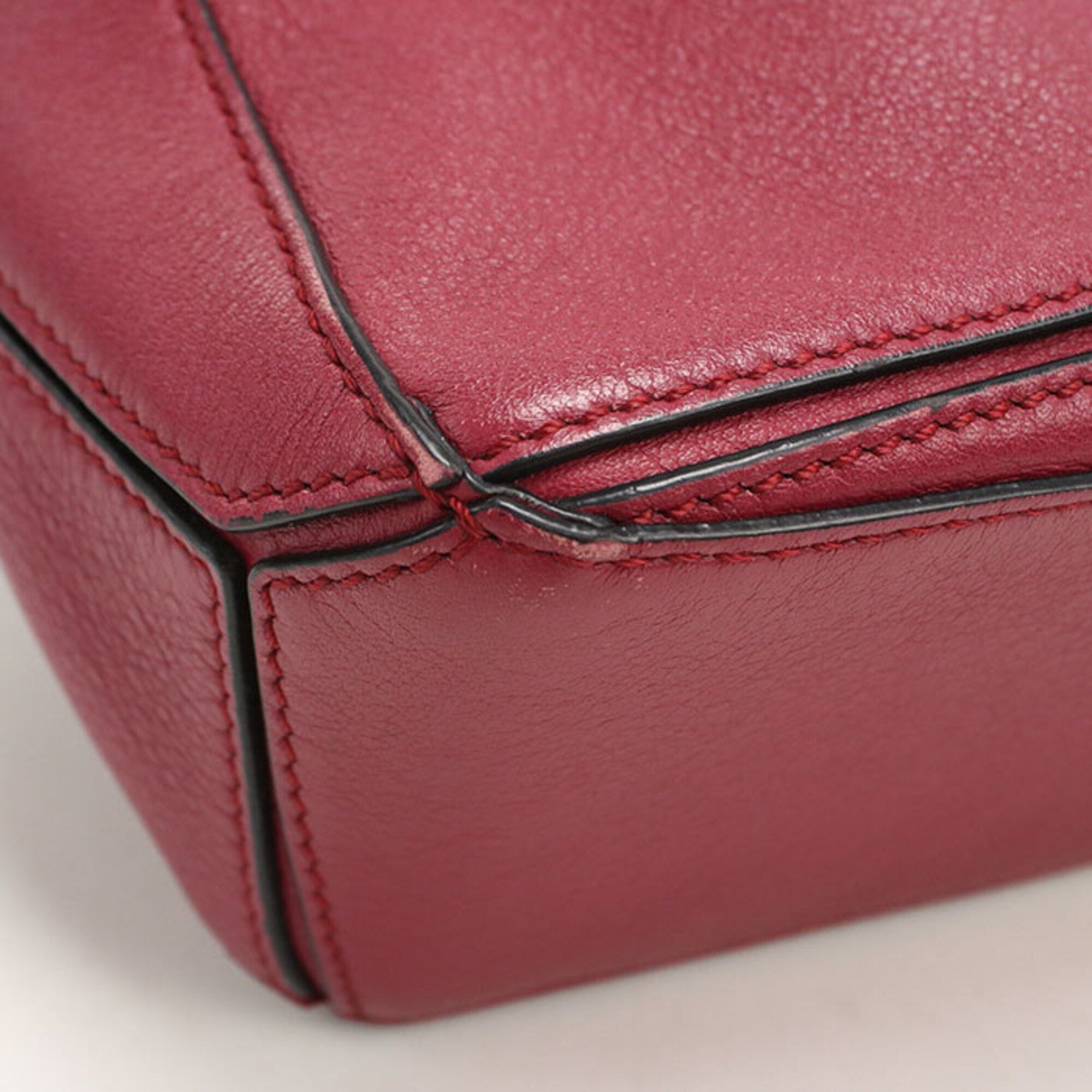 Loewe Red Color Leather Shoulder Bag (Pre-Owned)