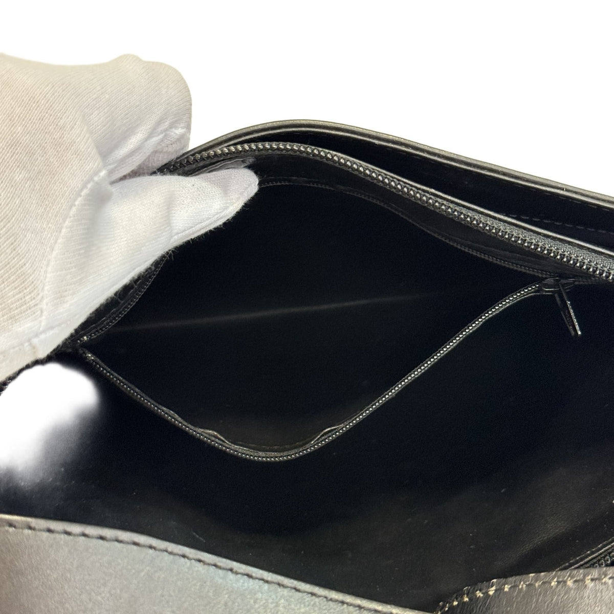 Bally Black Leather Pochette Shoulder Bag (Pre-Owned)