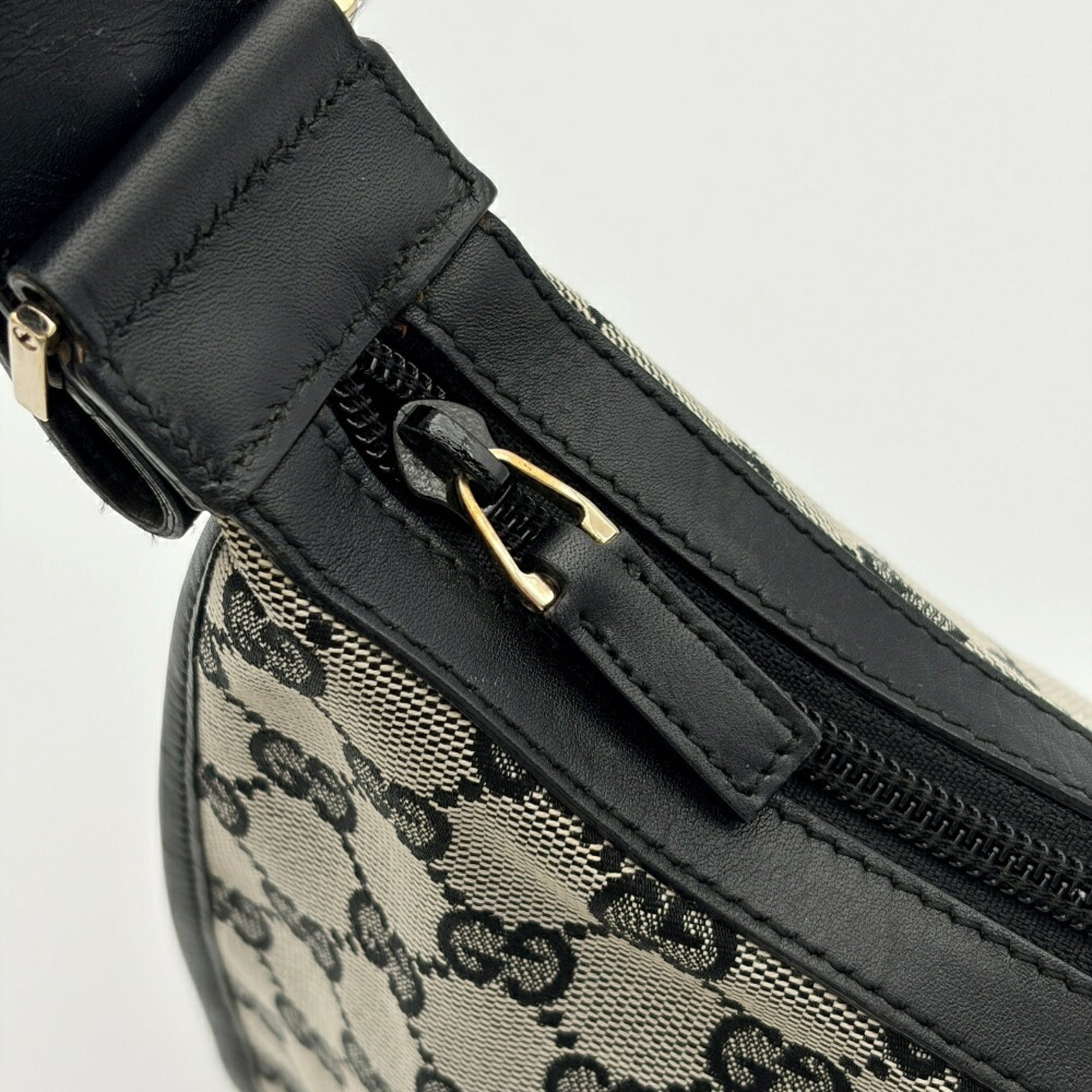 Gucci Black Gg Canvas Leather Shoulder Bag (Pre-Owned)