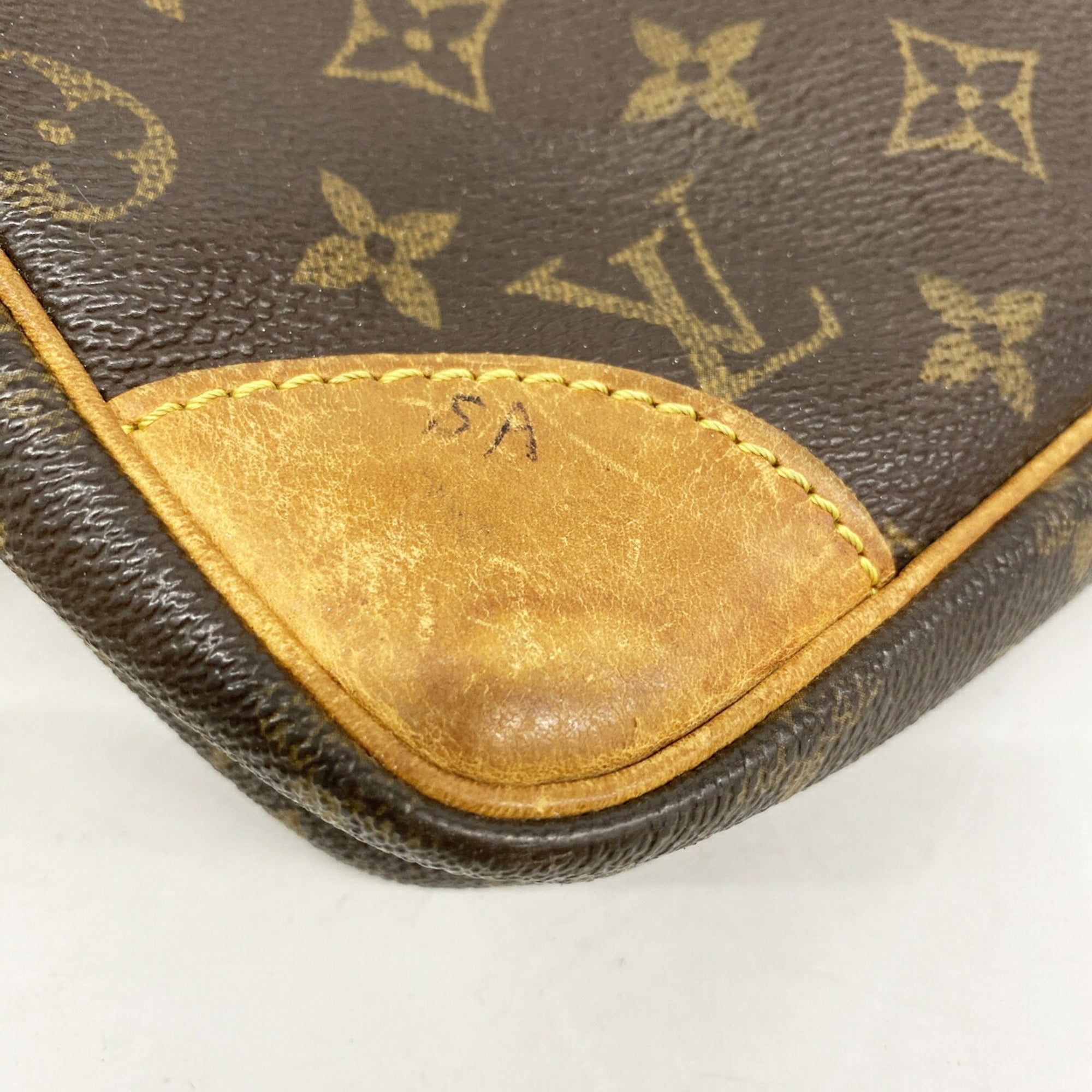 Louis Vuitton Brown Clutch Bag (Pre-Owned)