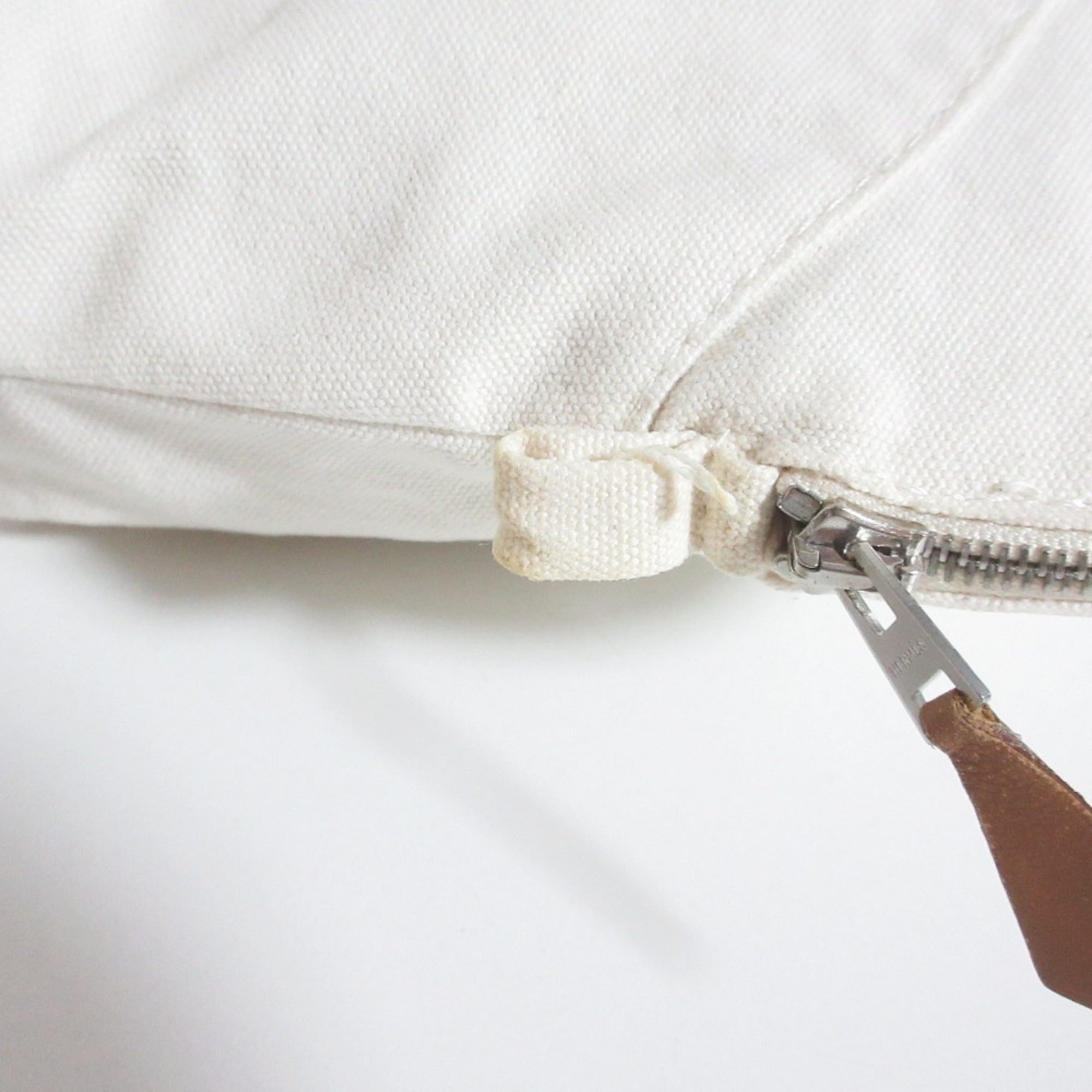 Hermes White Pouch (Pre-Owned)