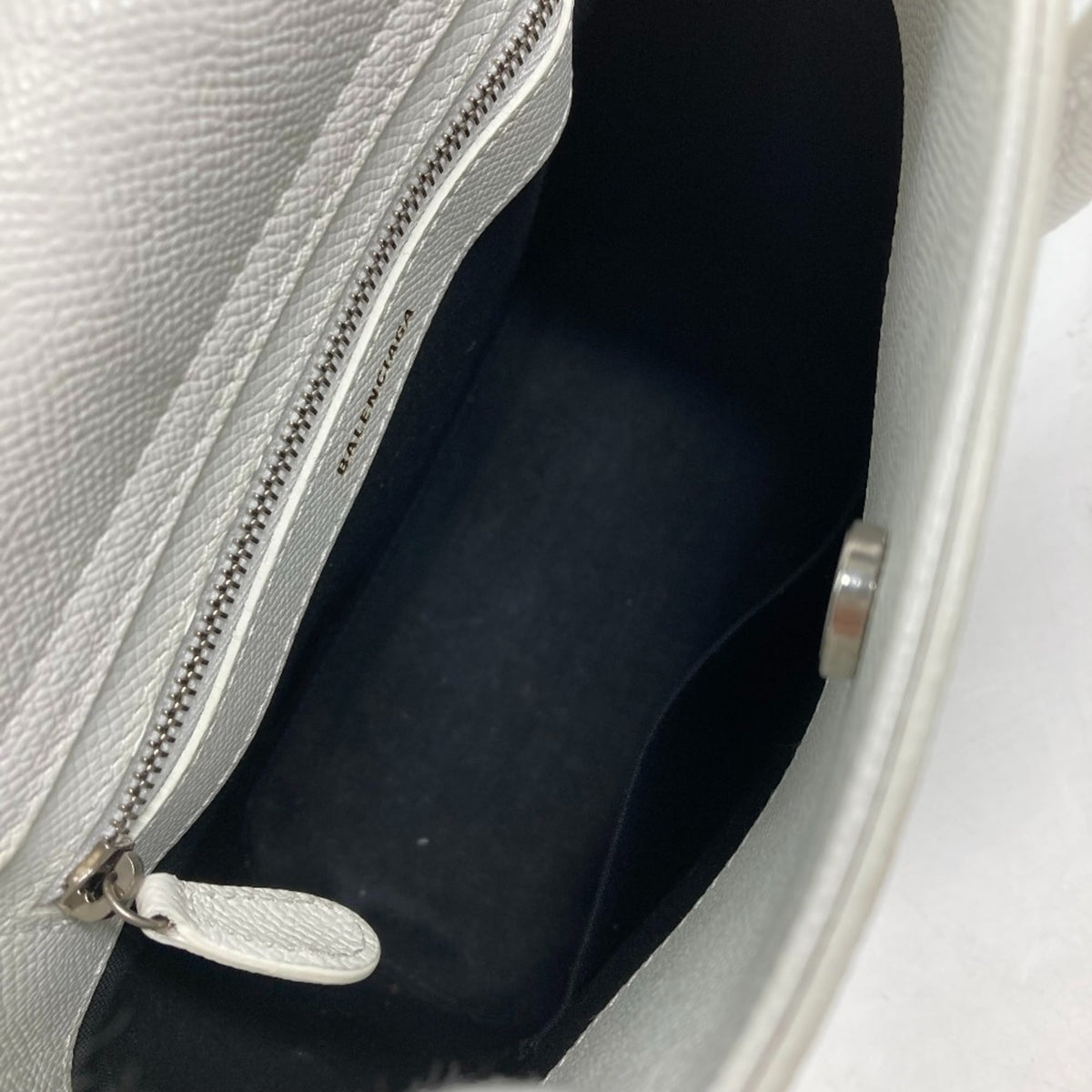 Balenciaga White Leather Shoulder Bag (Pre-Owned)