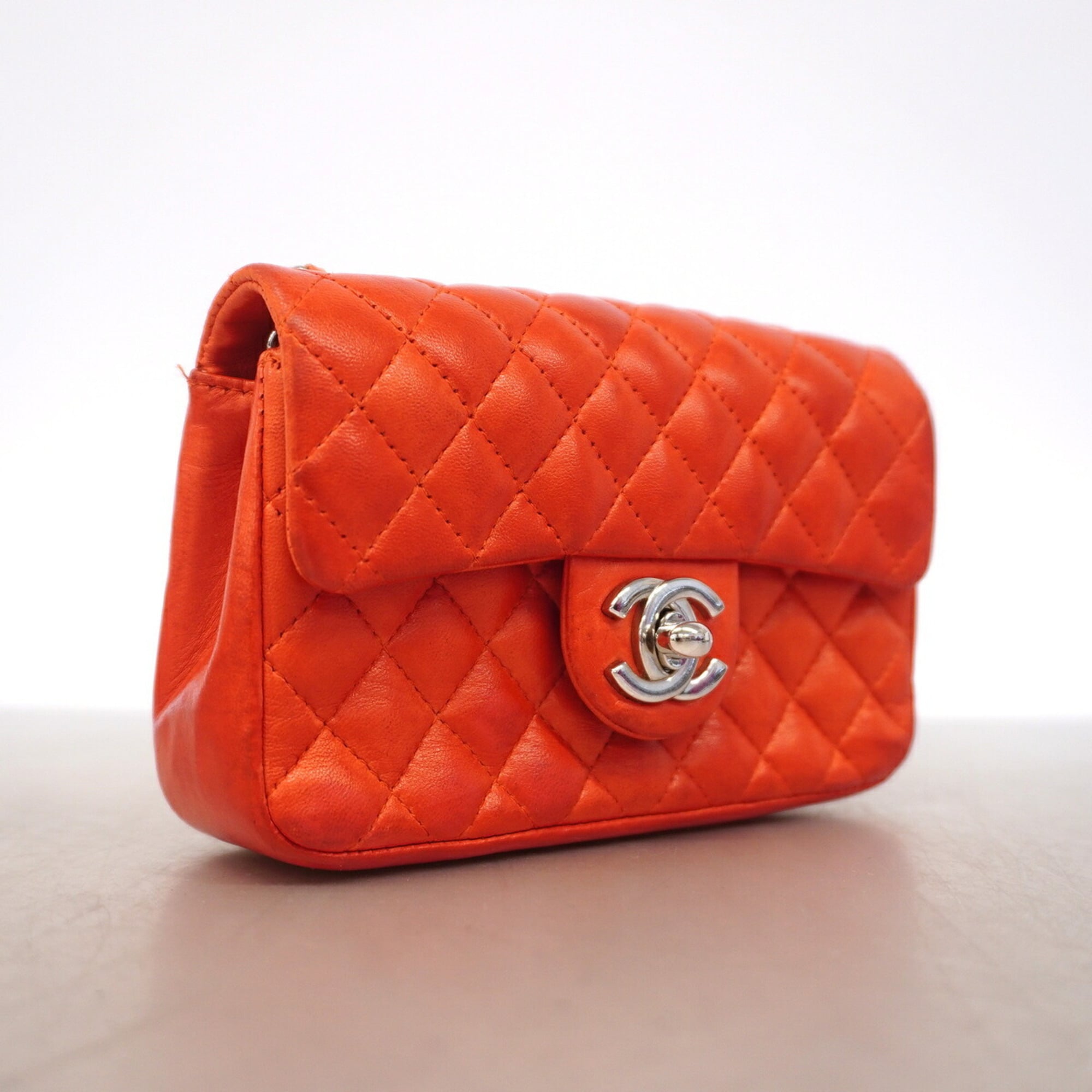 Chanel Red Color Leather Shoulder Bag (Pre-Owned)