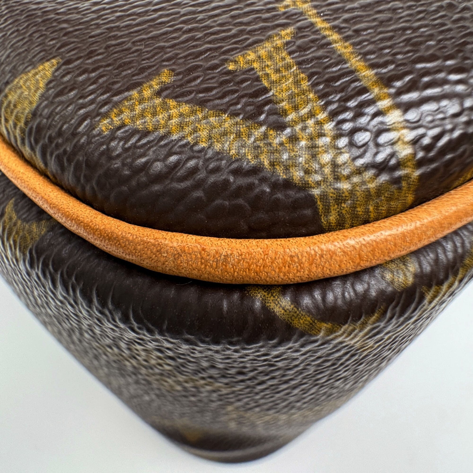 Louis Vuitton Brown Monogram Shoulder Bag (Pre-Owned)