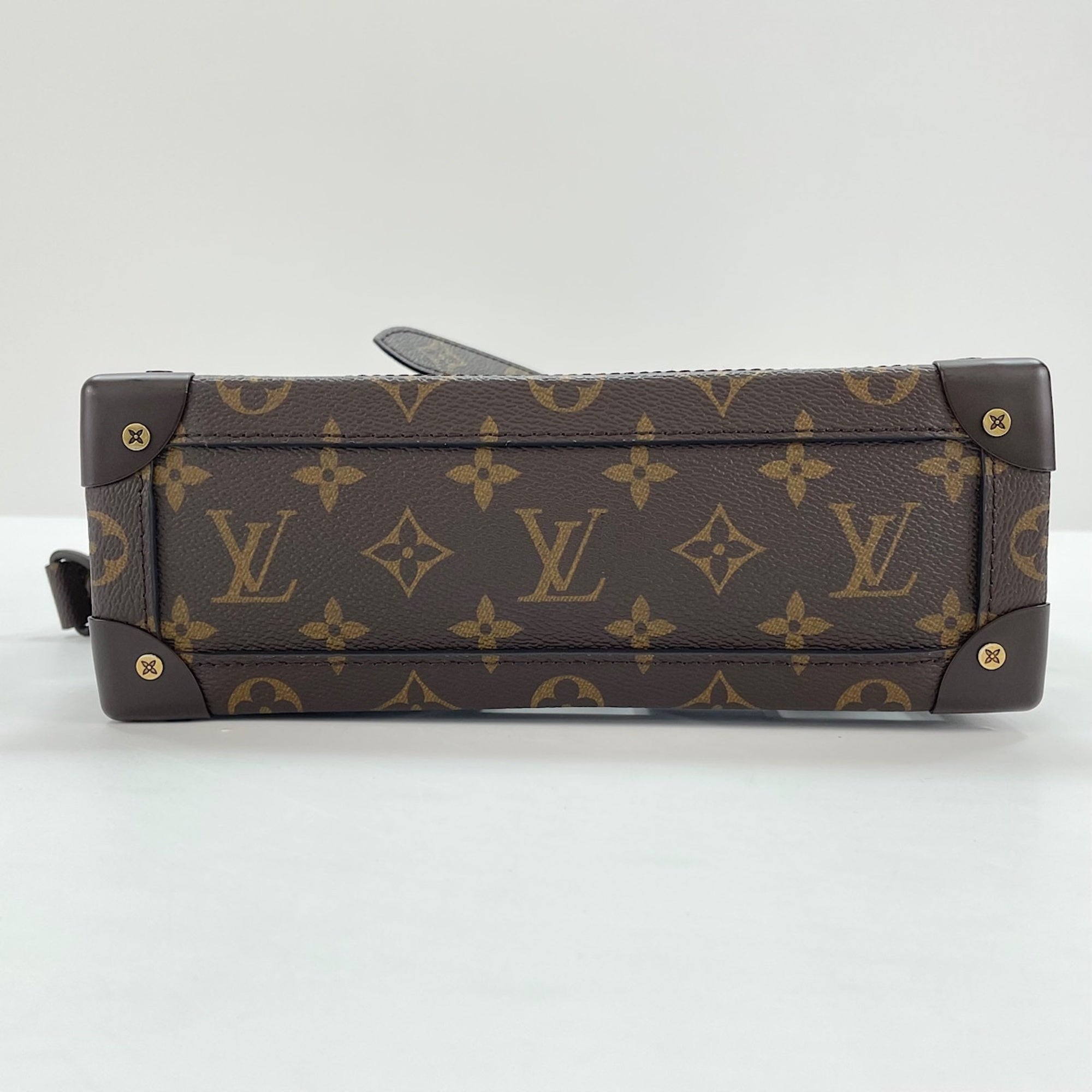 Louis Vuitton Brown Shoulder Bag (Pre-Owned)