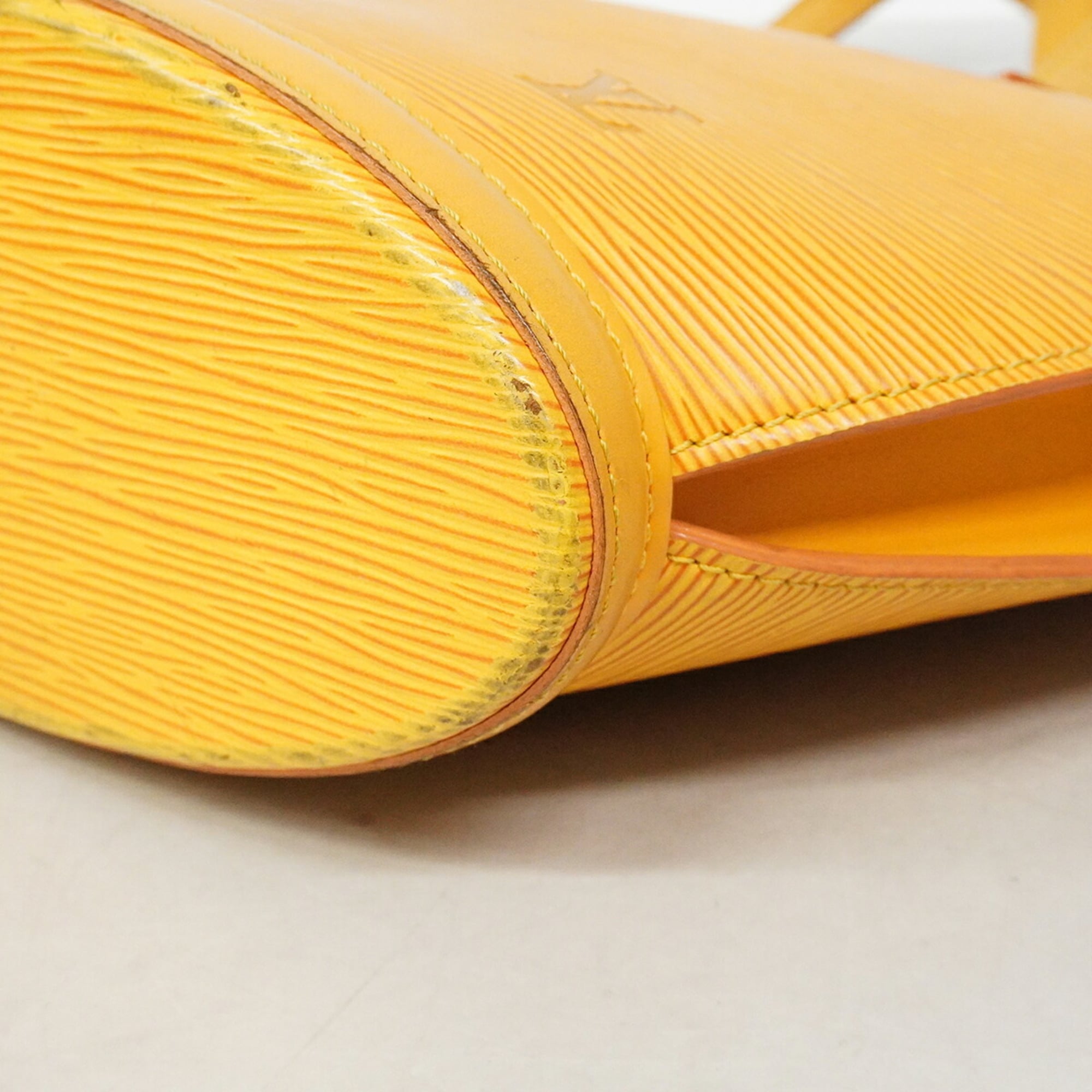 Louis Vuitton Jaune Shoulder Bag (Pre-Owned)