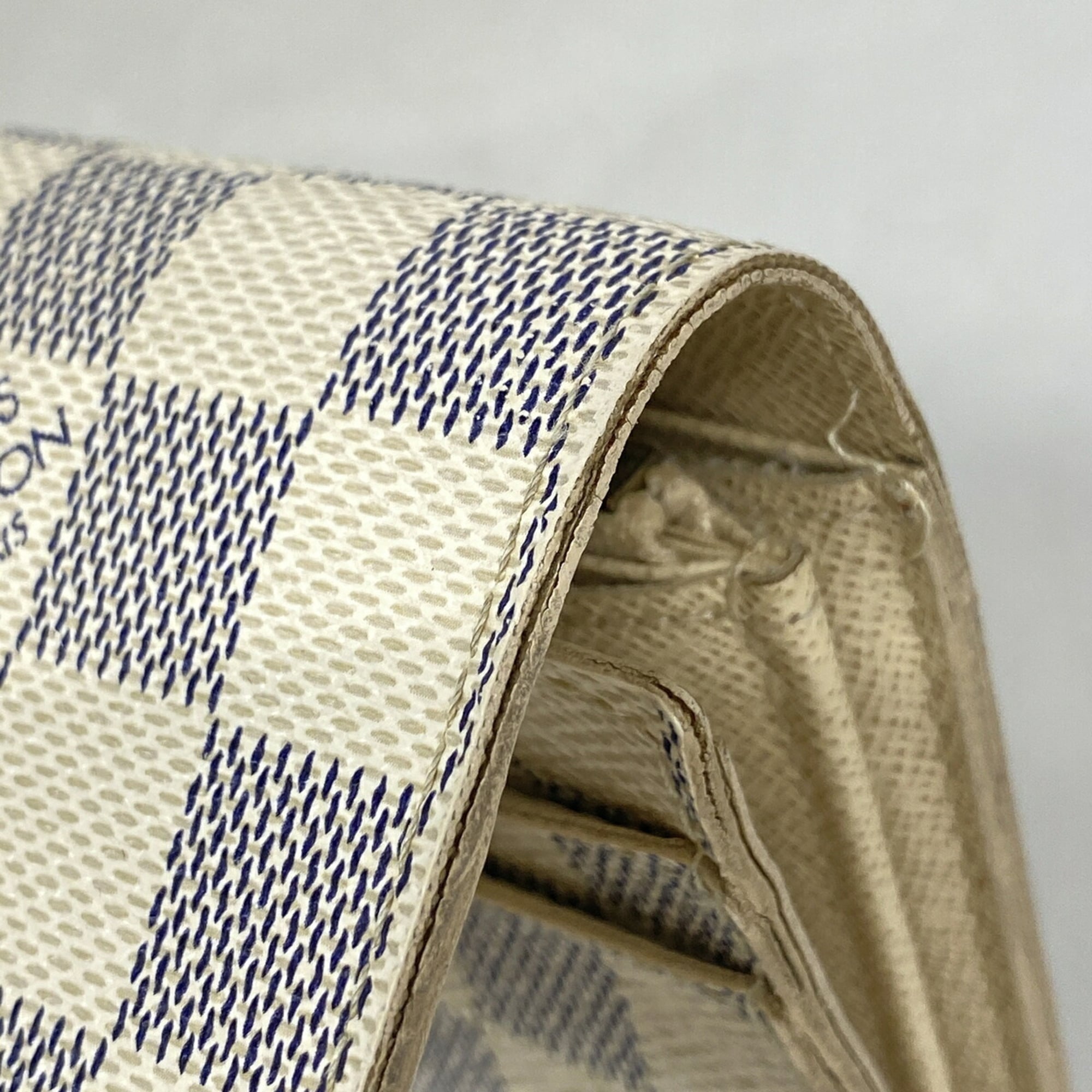 Louis Vuitton White Long Wallet (Bi-Fold) (Pre-Owned)