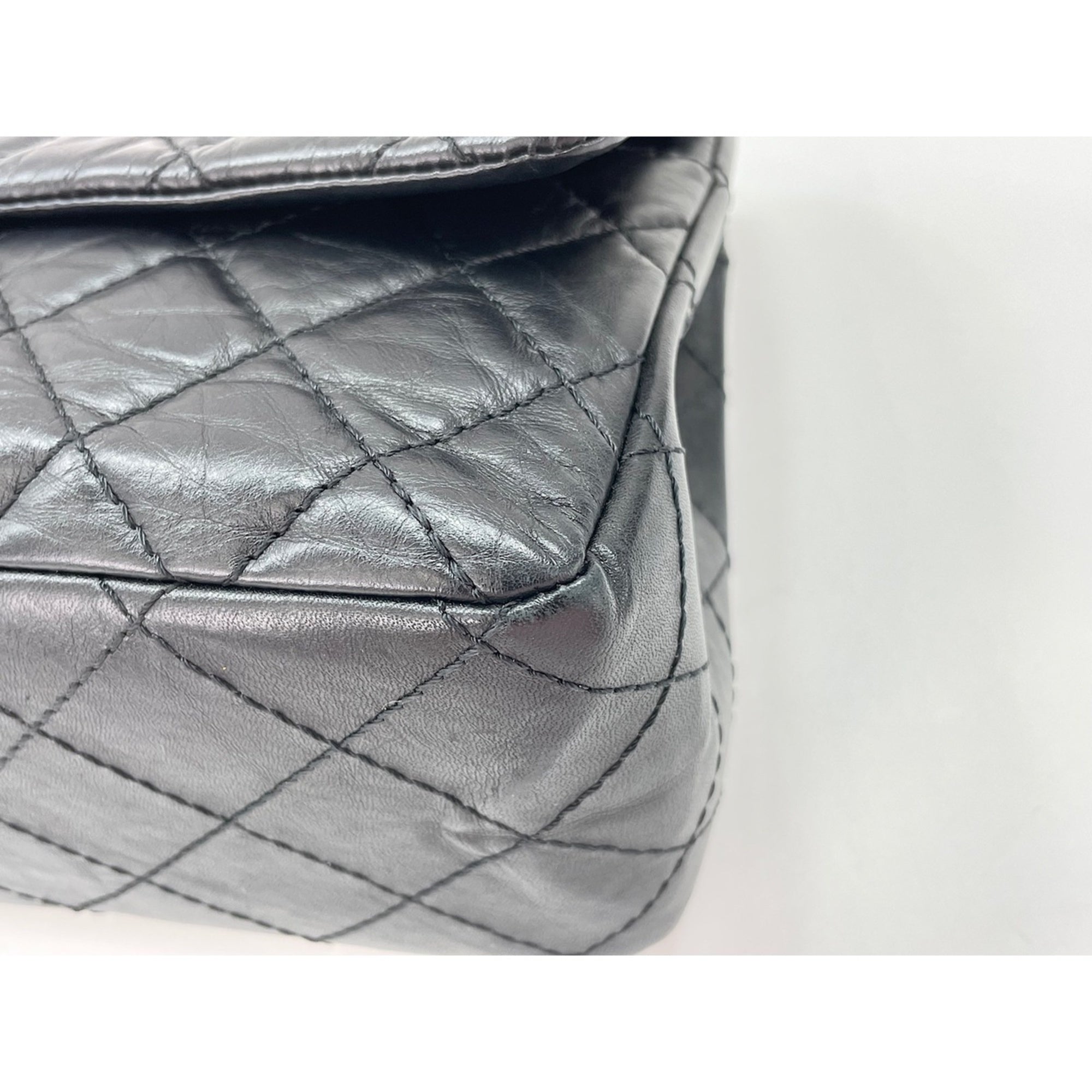 Chanel Black Shoulder Bag (Pre-Owned)
