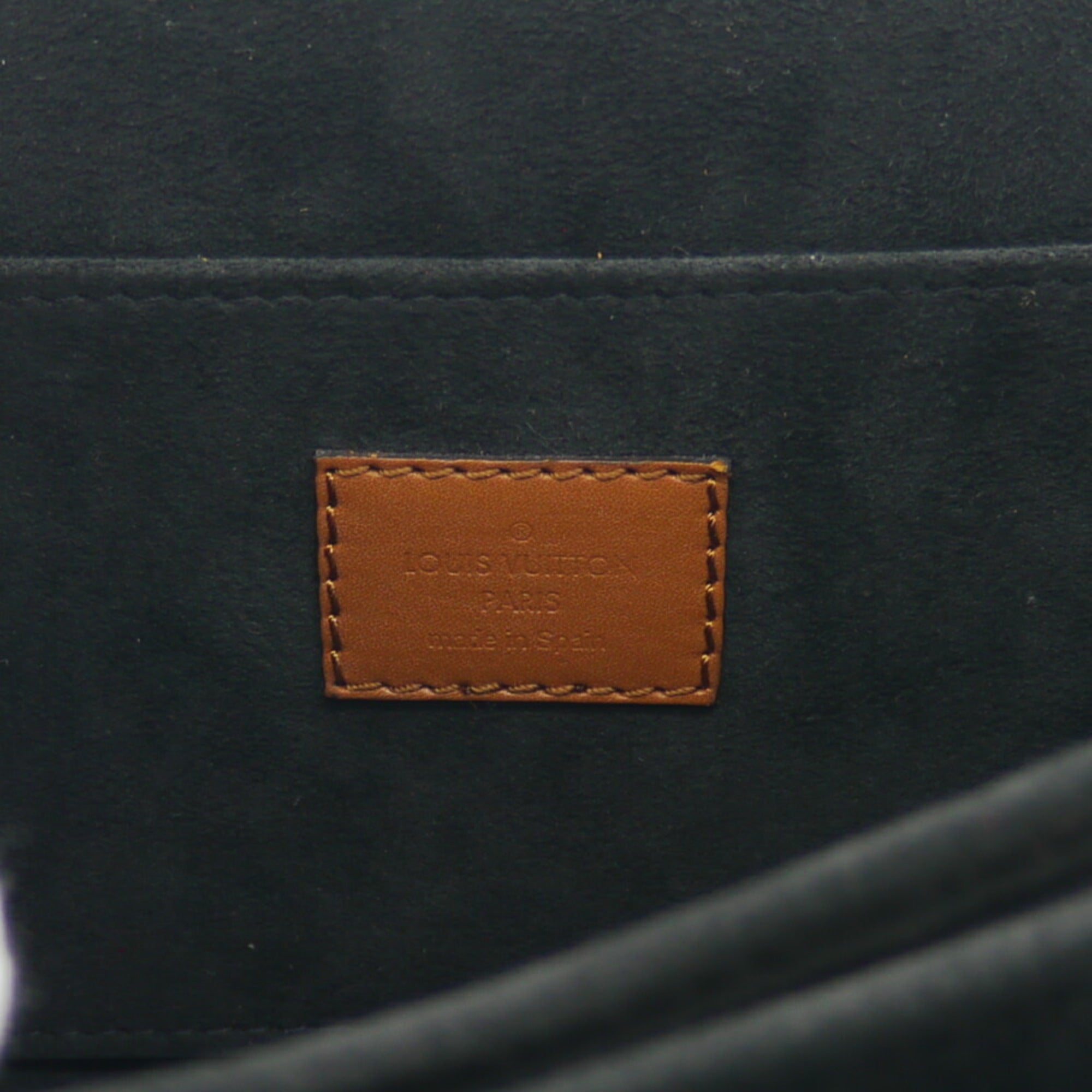 Louis Vuitton Leather Shoulder Bag (Pre-Owned)