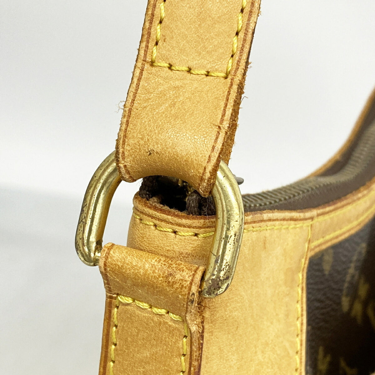 Louis Vuitton Brown Shoulder Bag (Pre-Owned)