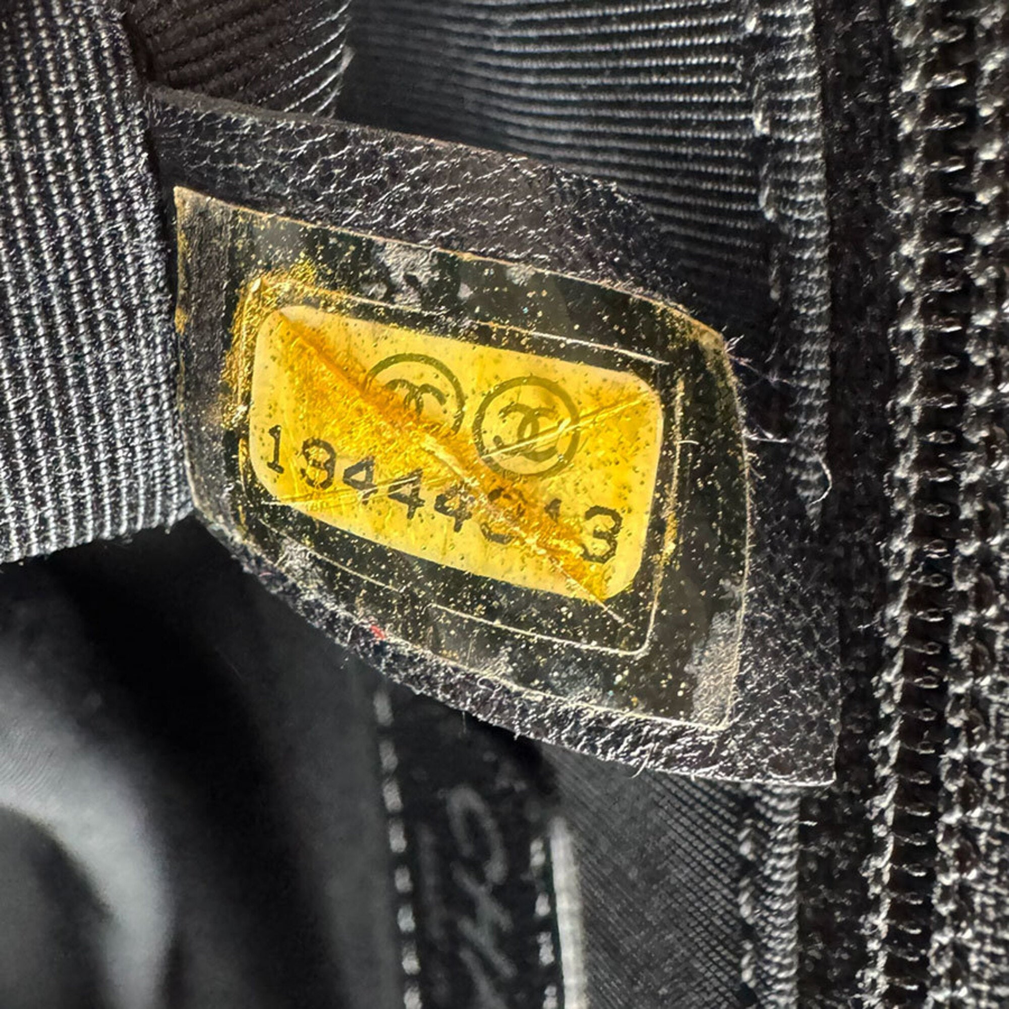 Chanel Black Patent Leather Shoulder Bag (Pre-Owned)