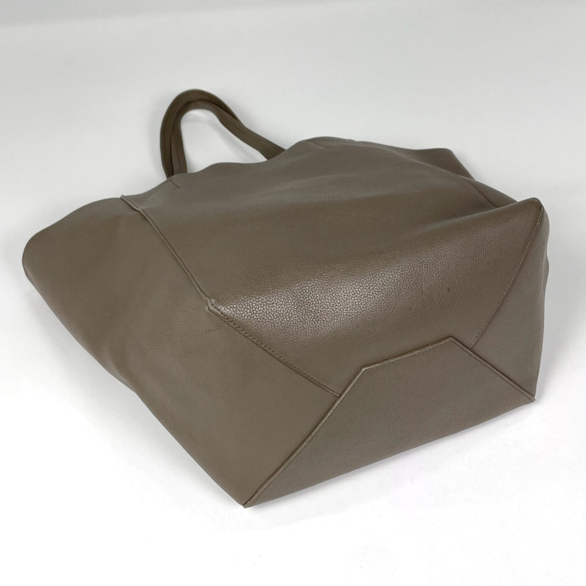 Celine Grayish Leather Tote Bag (Pre-Owned)