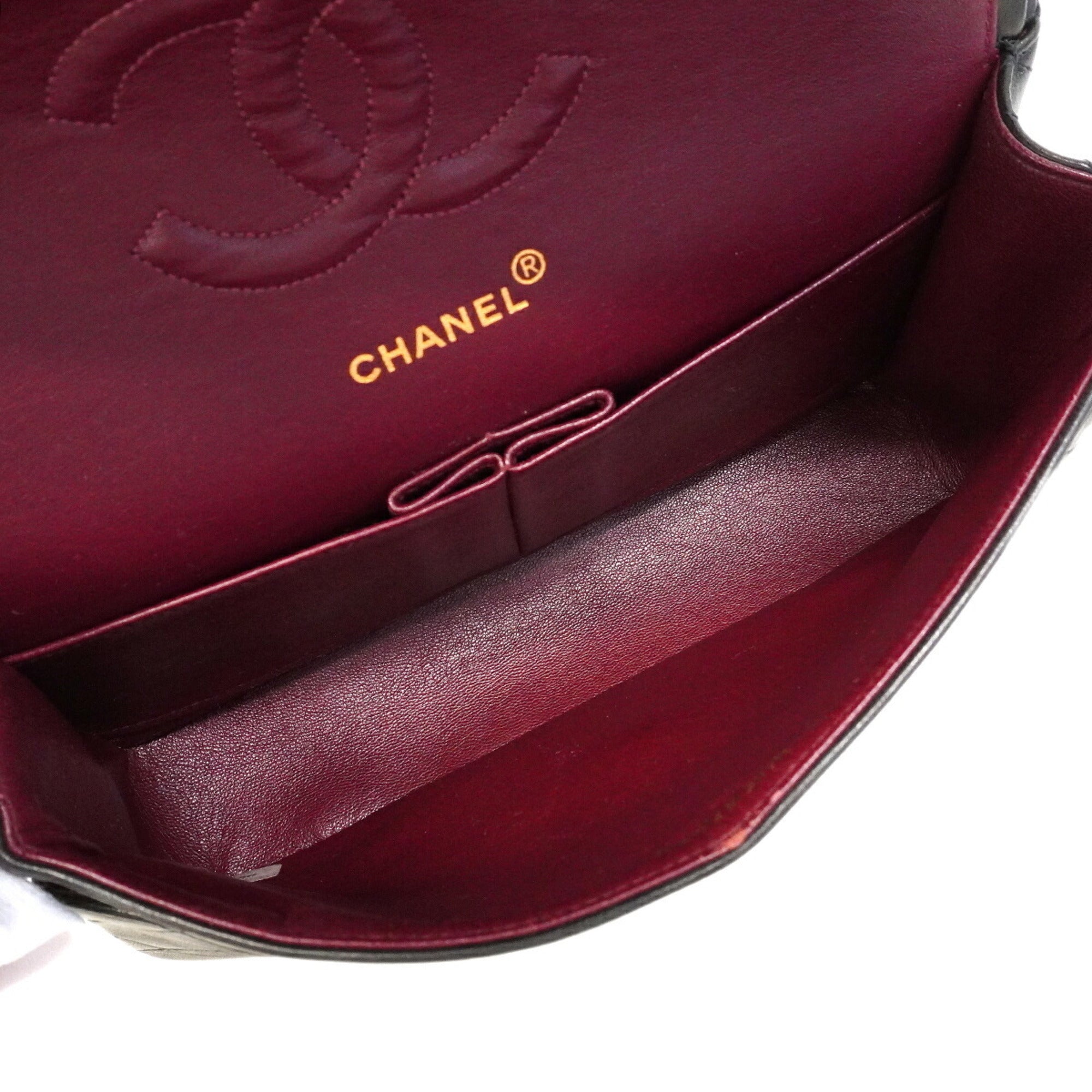 Chanel Black Leather Shoulder Bag (Pre-Owned)
