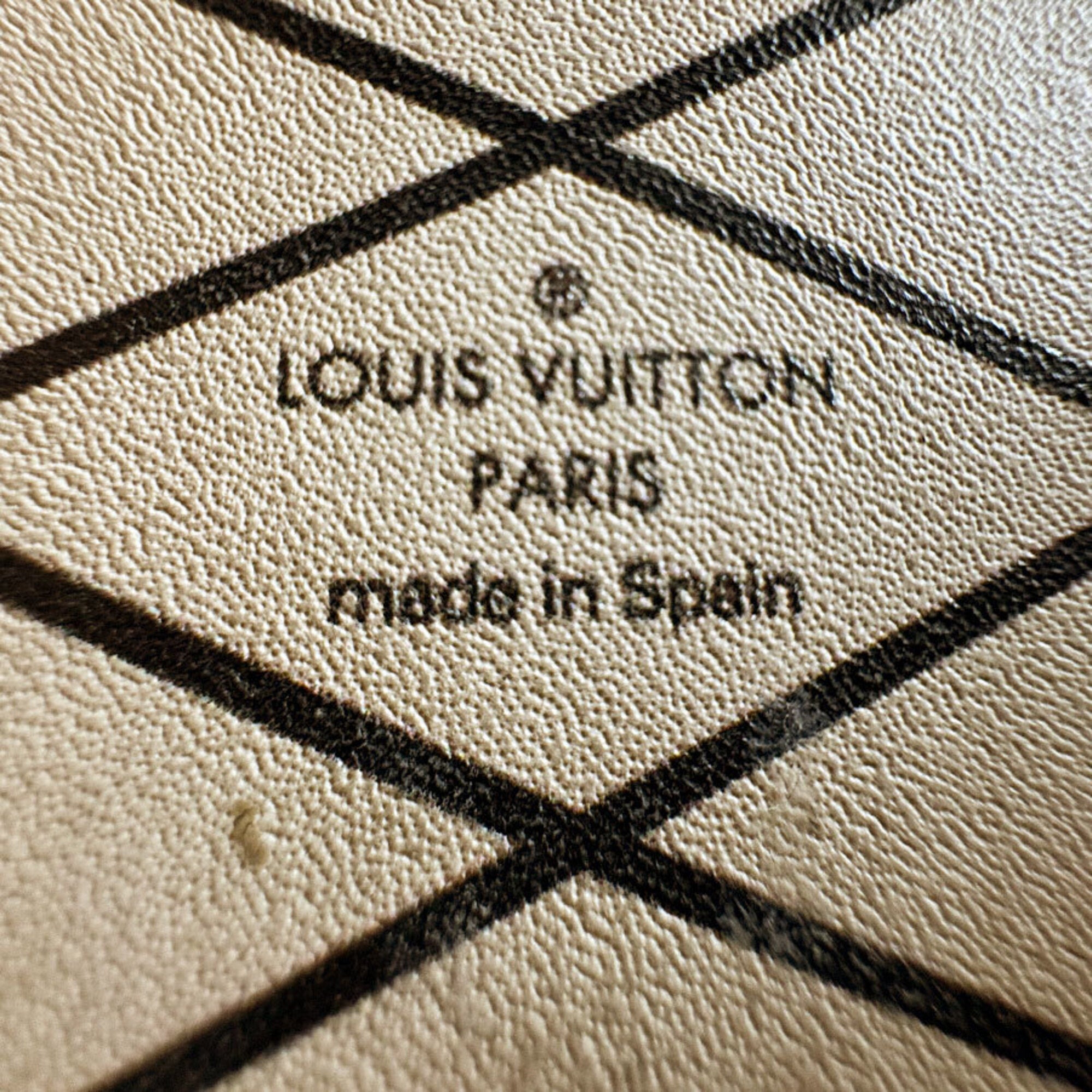 Louis Vuitton Noir Epi Leather Pochette Shoulder Bag (Pre-Owned)