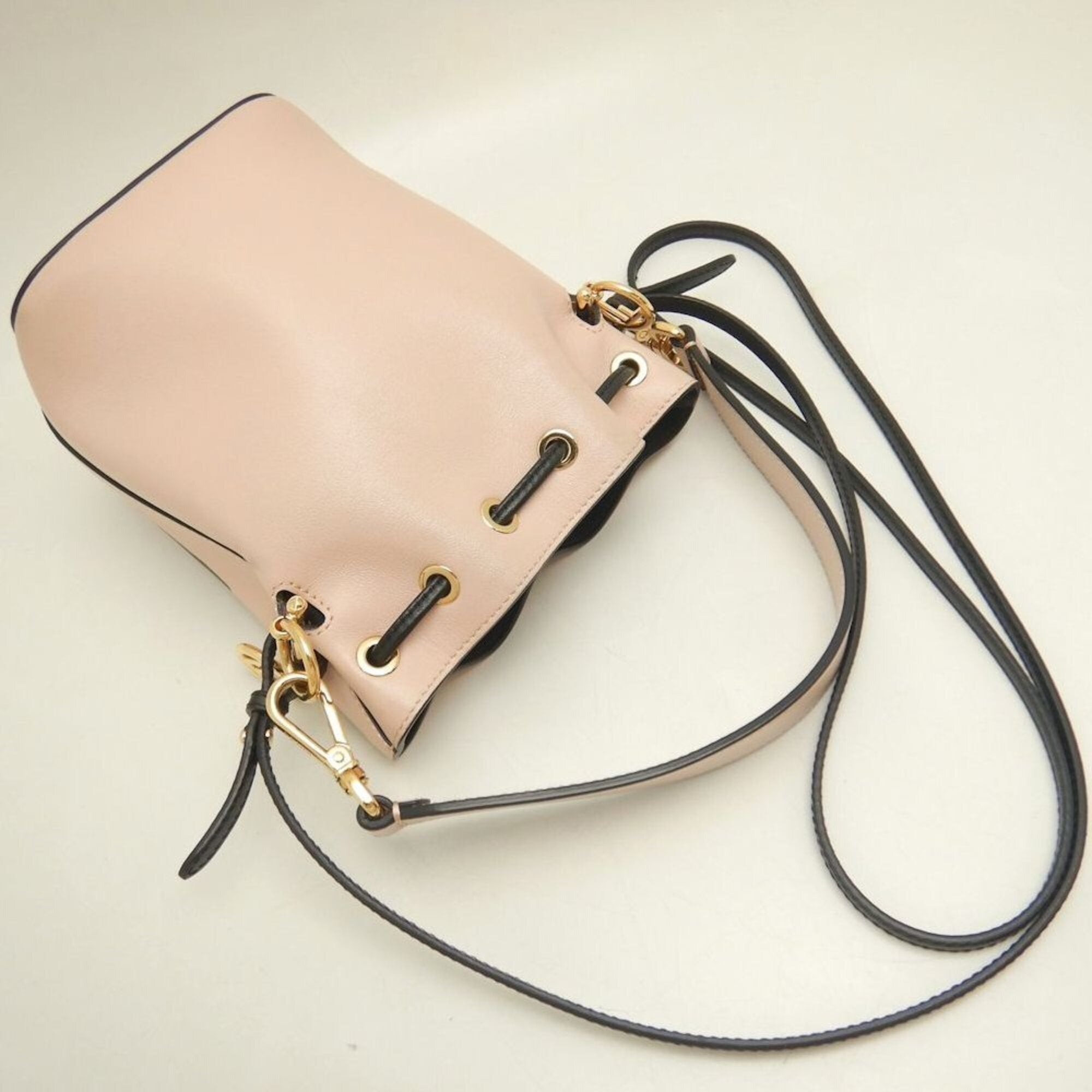 Fendi Black Pink Leather Shoulder Bag (Pre-Owned)