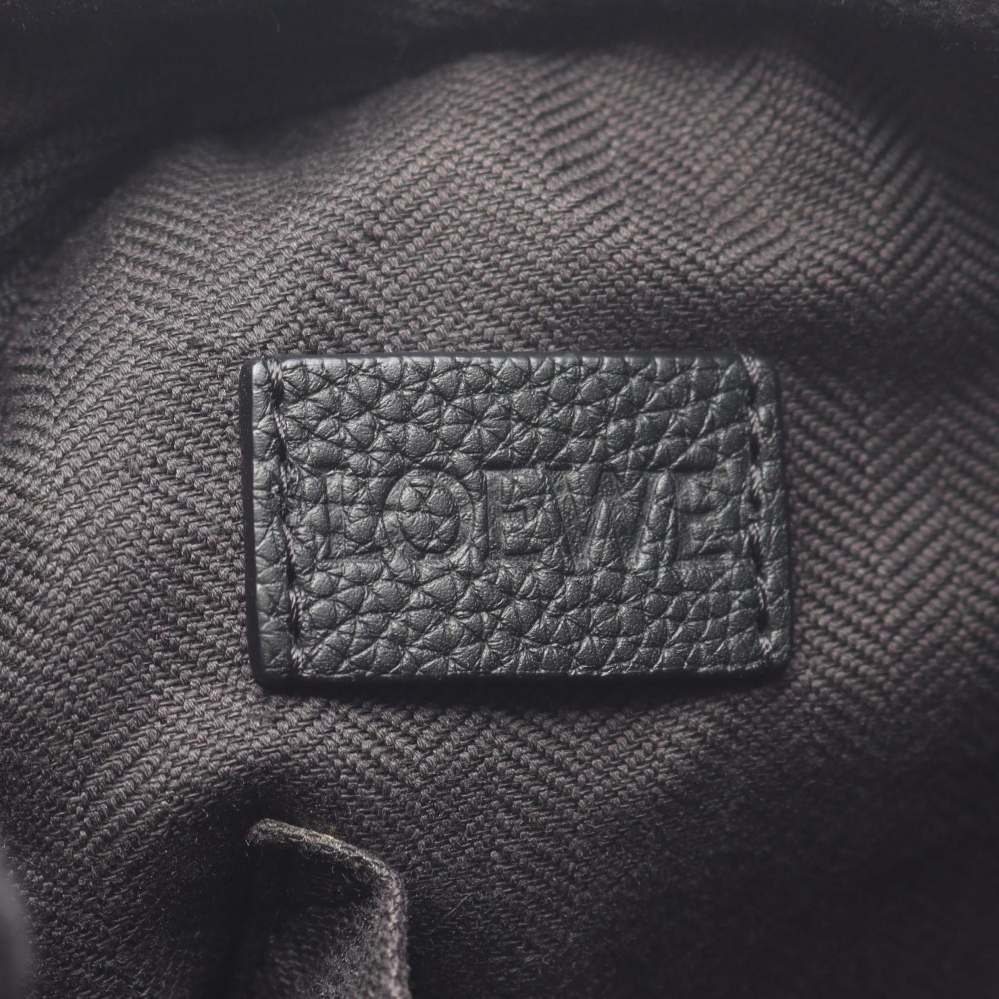 Loewe Black Leather Shoulder Bag (Pre-Owned)