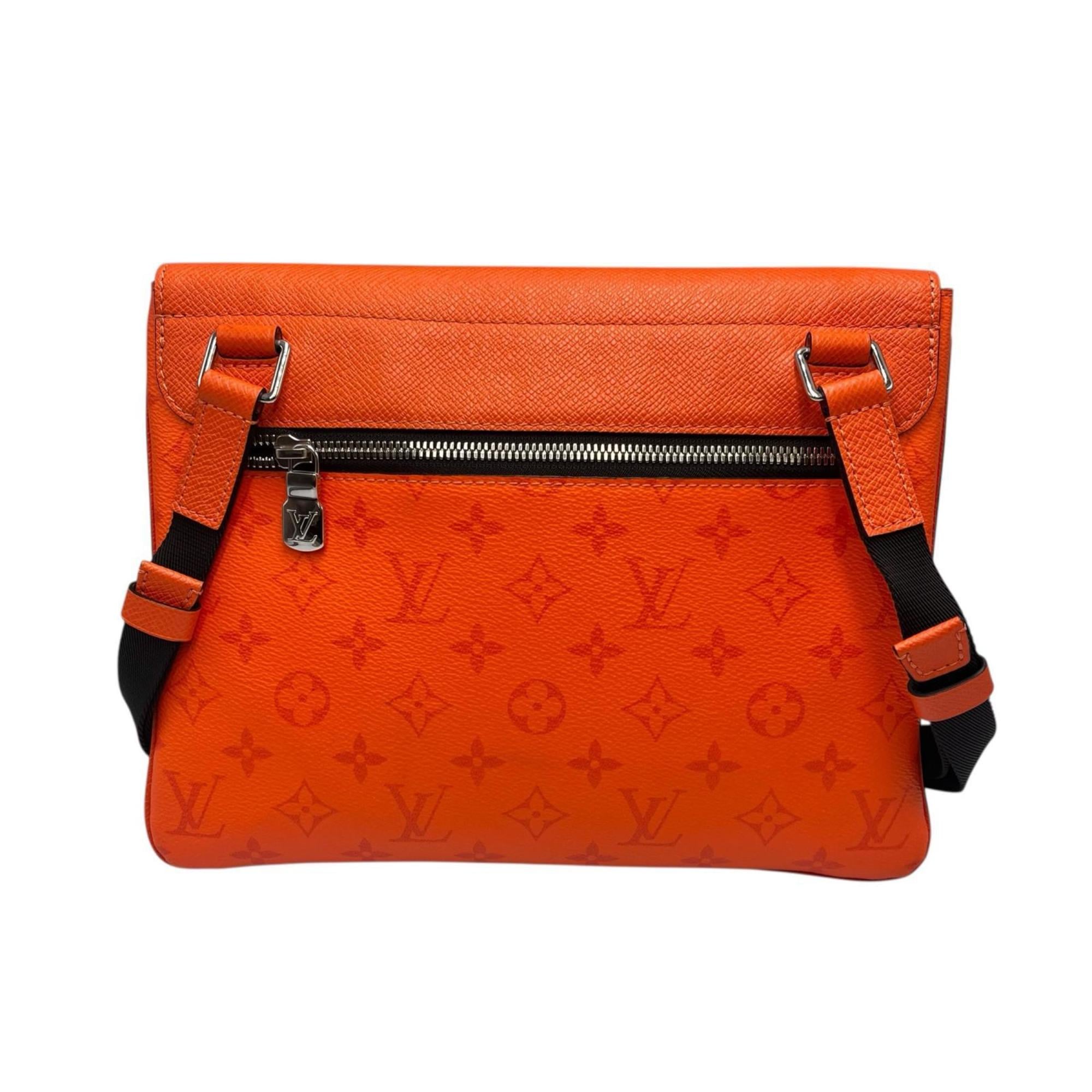 Louis Vuitton Taigarama Messenger Bag Shoulder Bag (Pre-Owned)