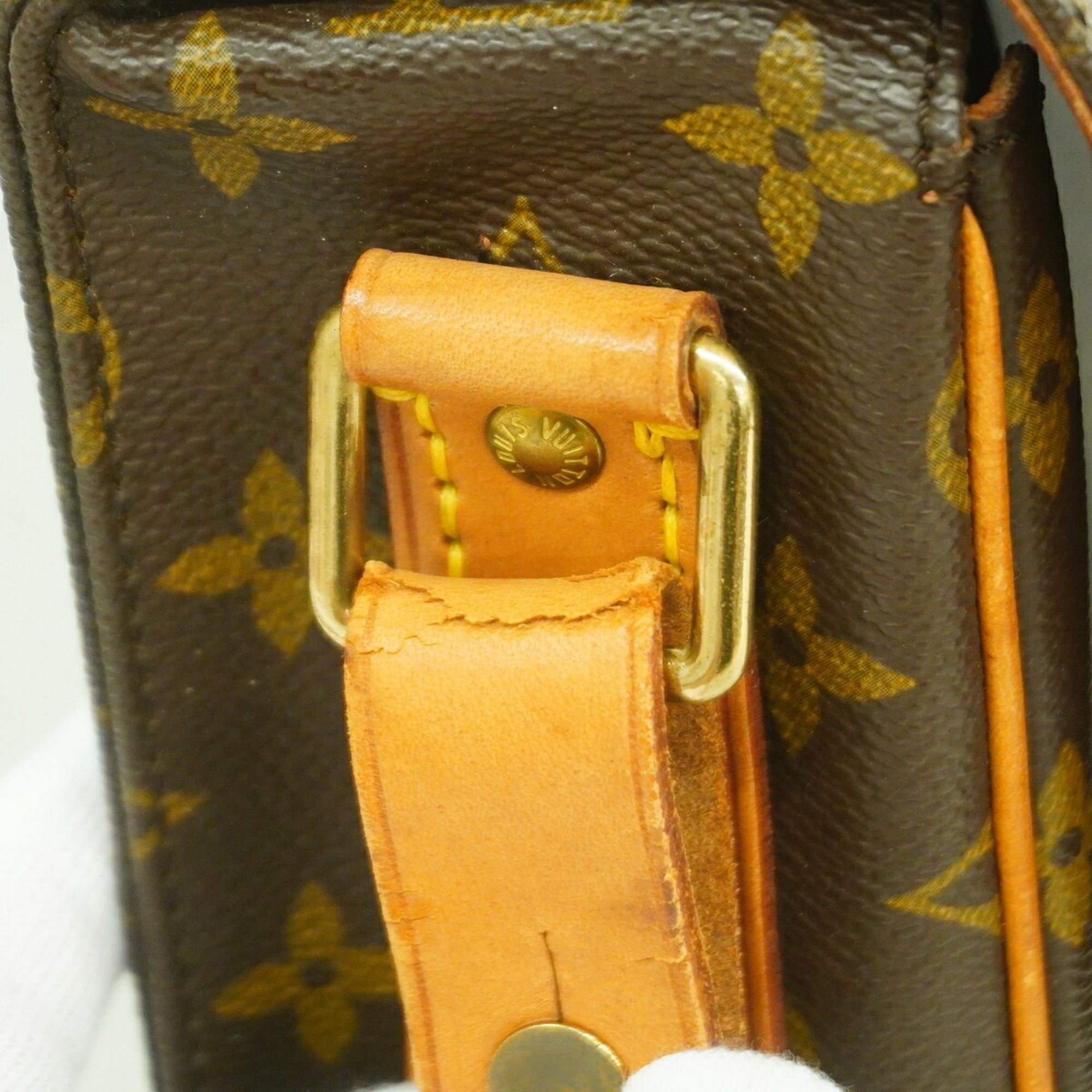 Louis Vuitton Brown Shoulder Bag (Pre-Owned)