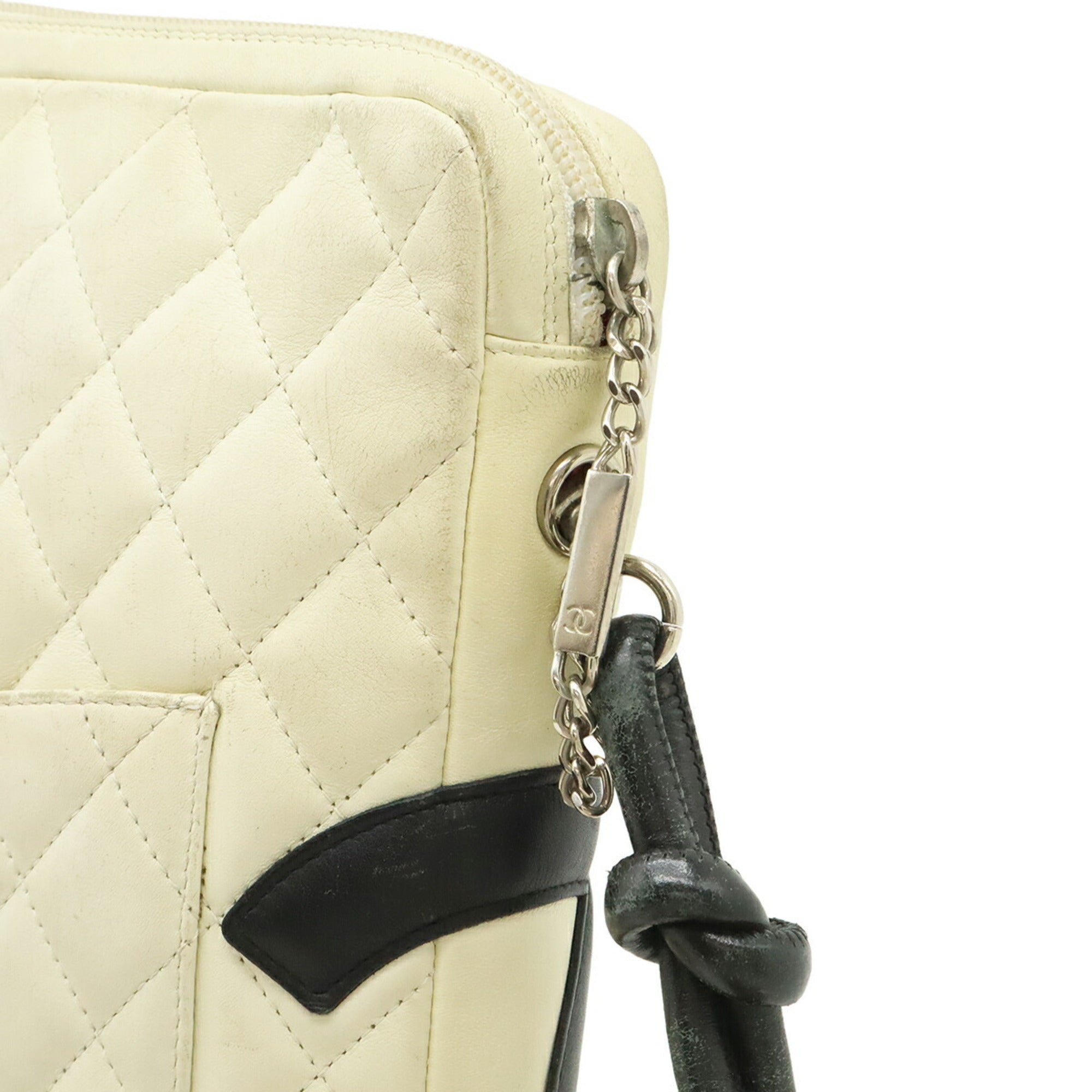 Chanel Black White Leather Shoulder Bag (Pre-Owned)