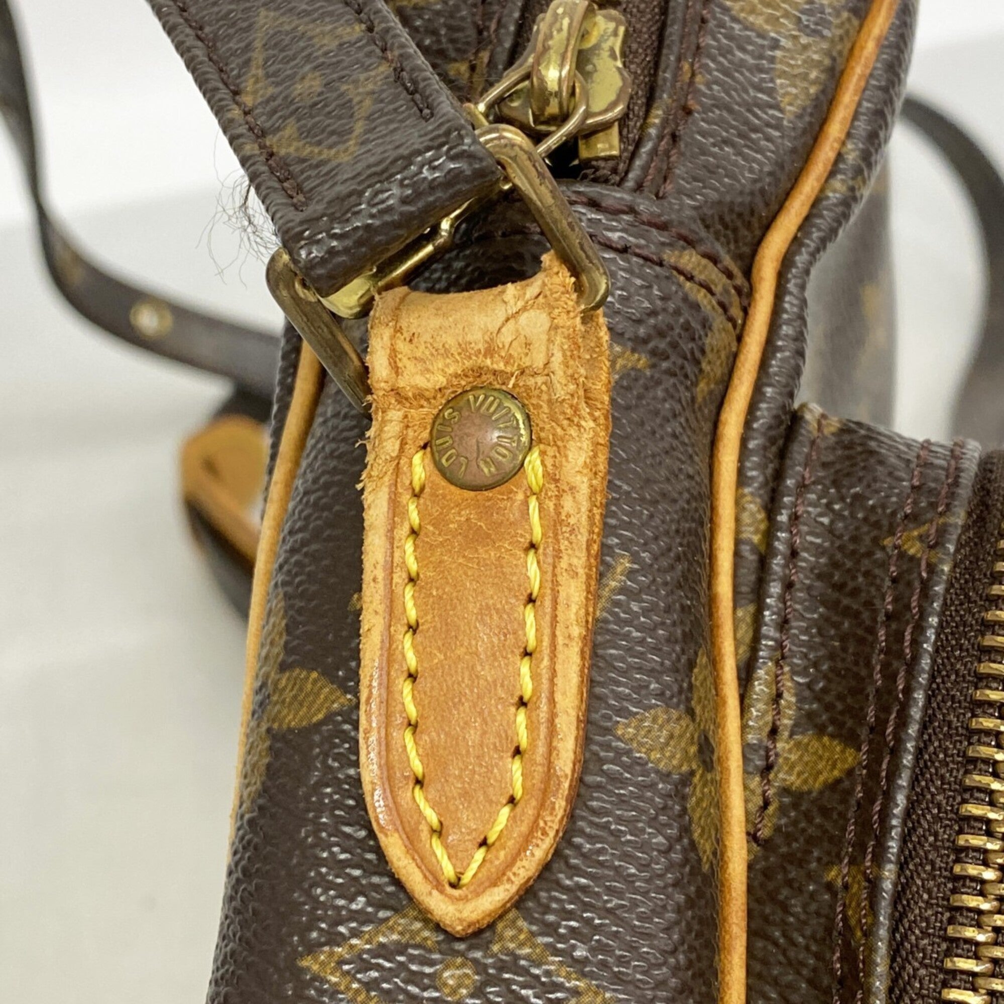 Louis Vuitton Brown Shoulder Bag (Pre-Owned)