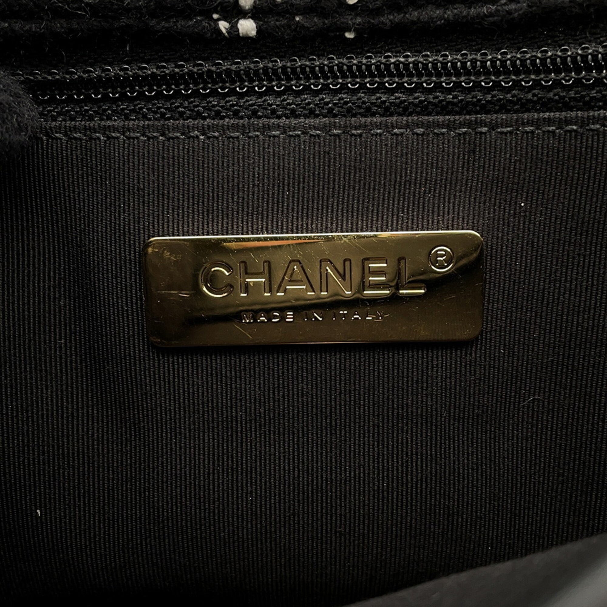Chanel Black White Tweed Shoulder Bag (Pre-Owned)