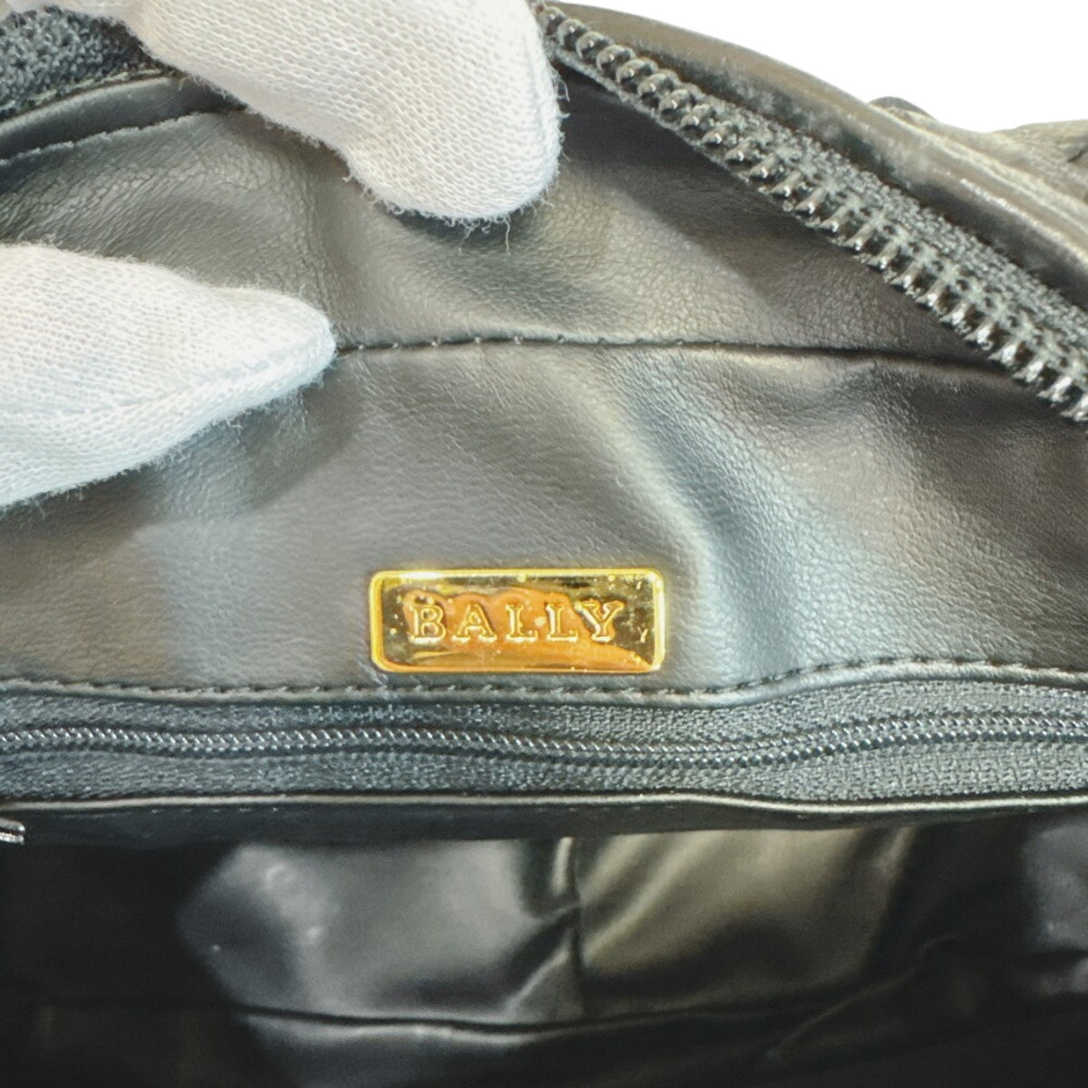 Bally Black Leather Handbag Shoulder Bag (Pre-Owned)