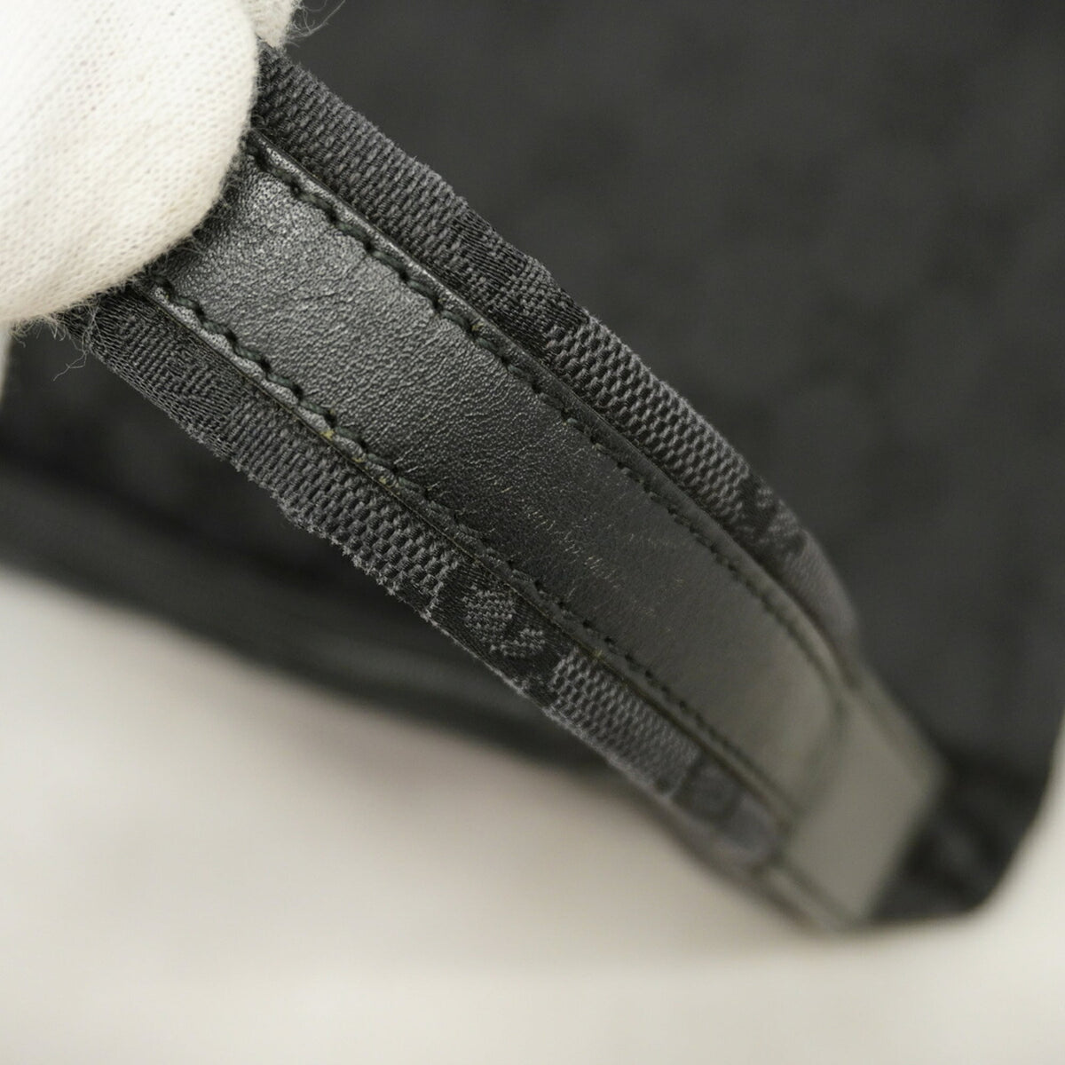 Gucci Black Canvas Shoulder Bag (Pre-Owned)