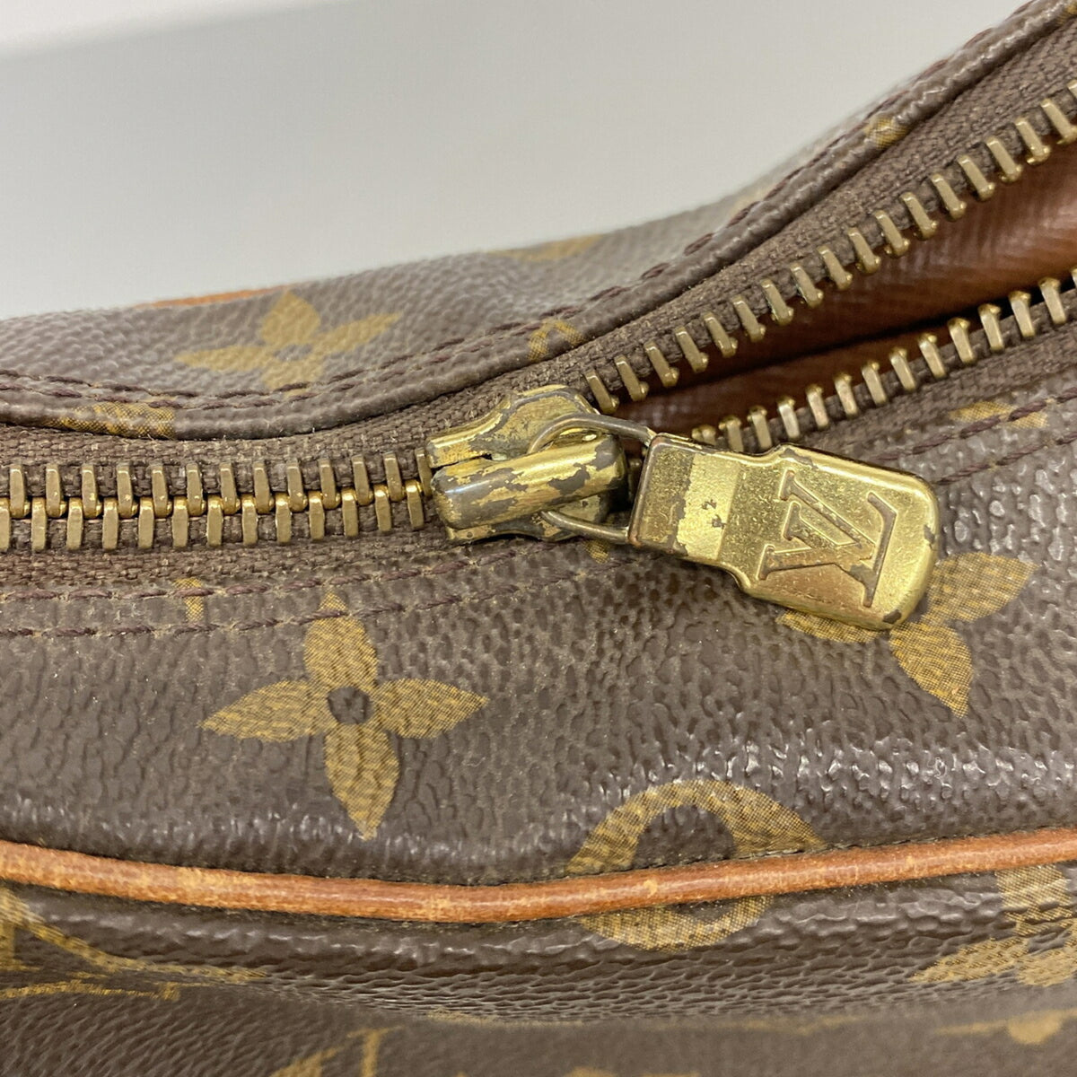 Louis Vuitton Brown Shoulder Bag (Pre-Owned)