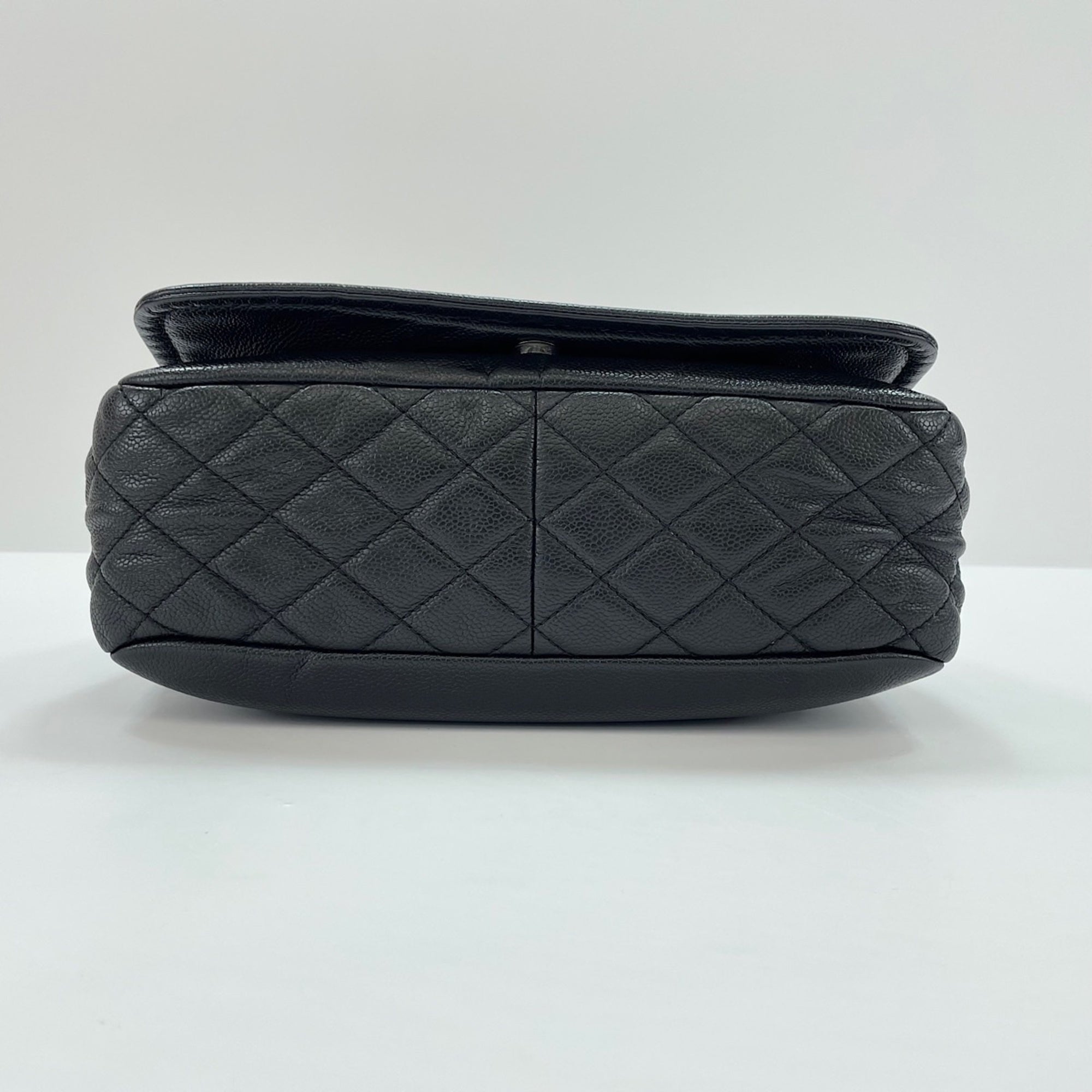 Chanel Black Shoulder Bag (Pre-Owned)