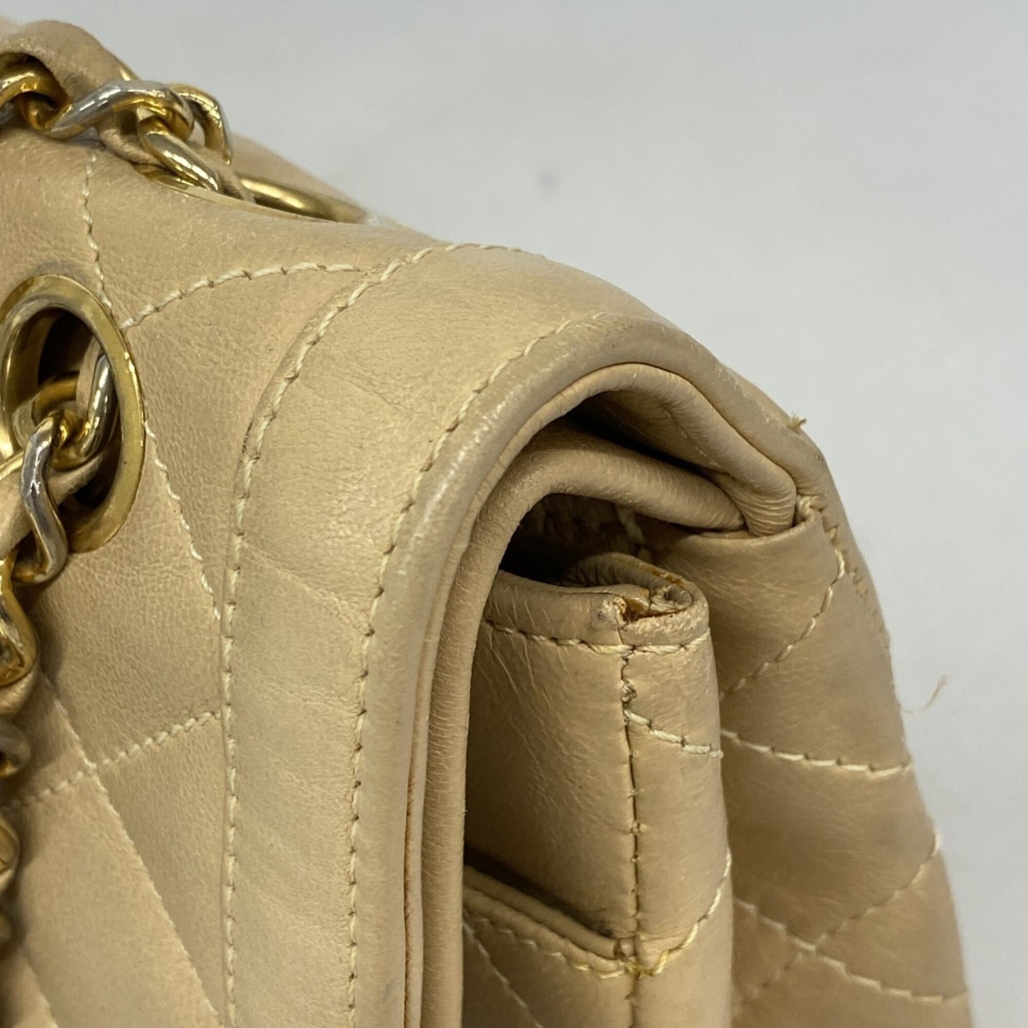 Chanel Beige Leather Shoulder Bag (Pre-Owned)
