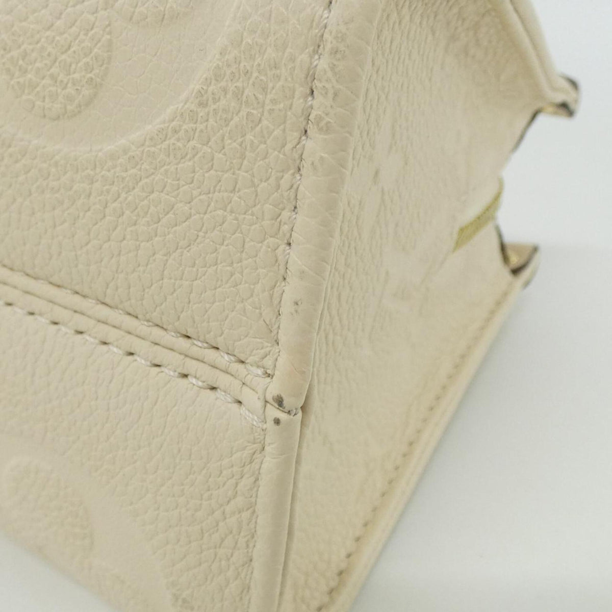 Louis Vuitton Cream Leather Handbag (Pre-Owned)