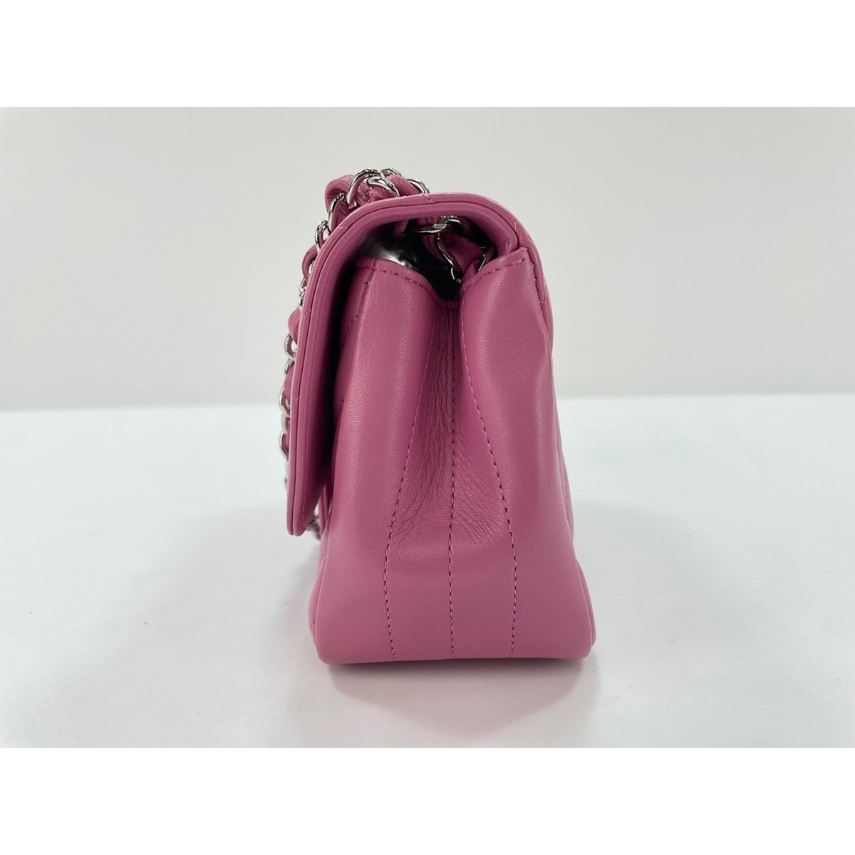 Chanel Pink Shoulder Bag (Pre-Owned)