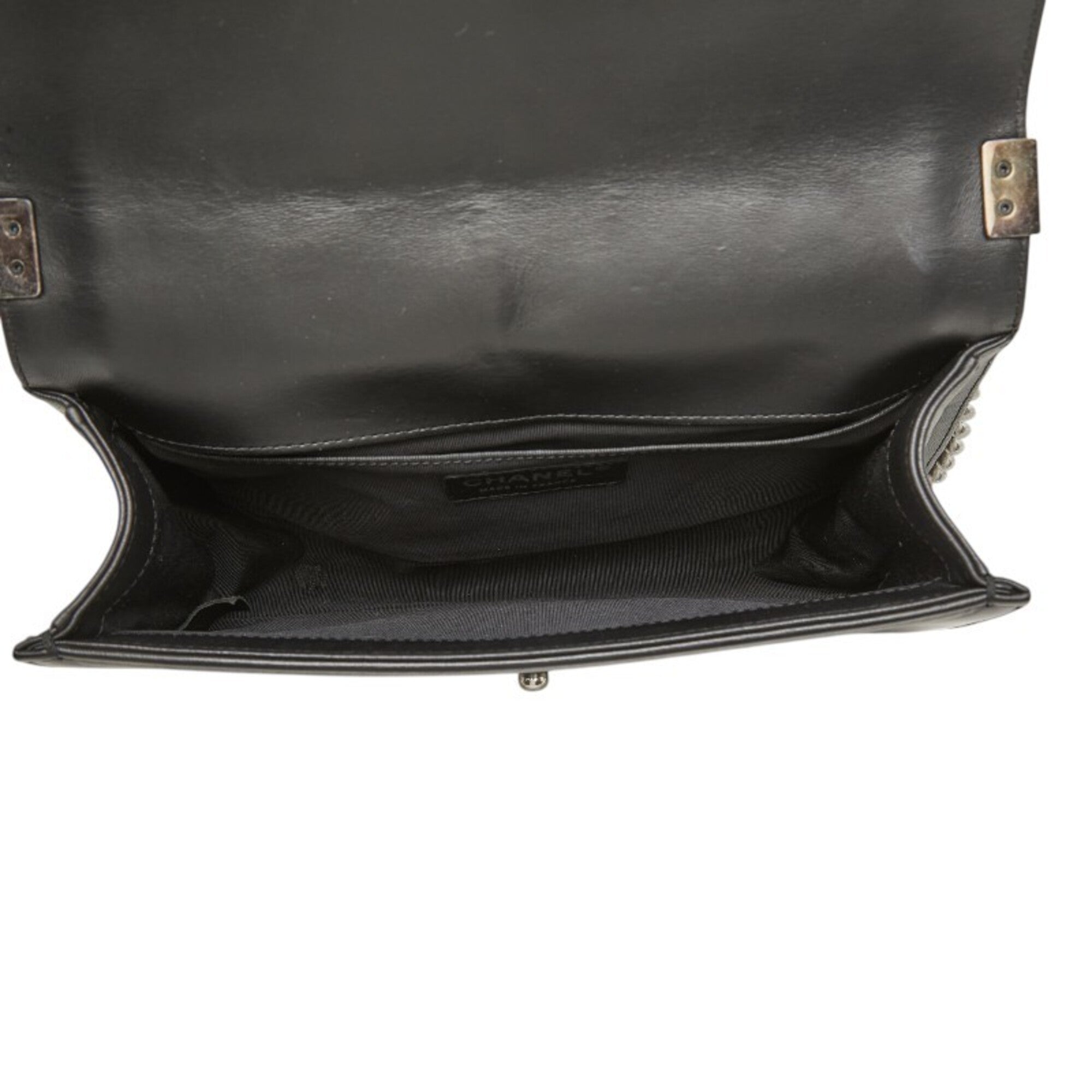Chanel Black Leather Shoulder Bag (Pre-Owned)