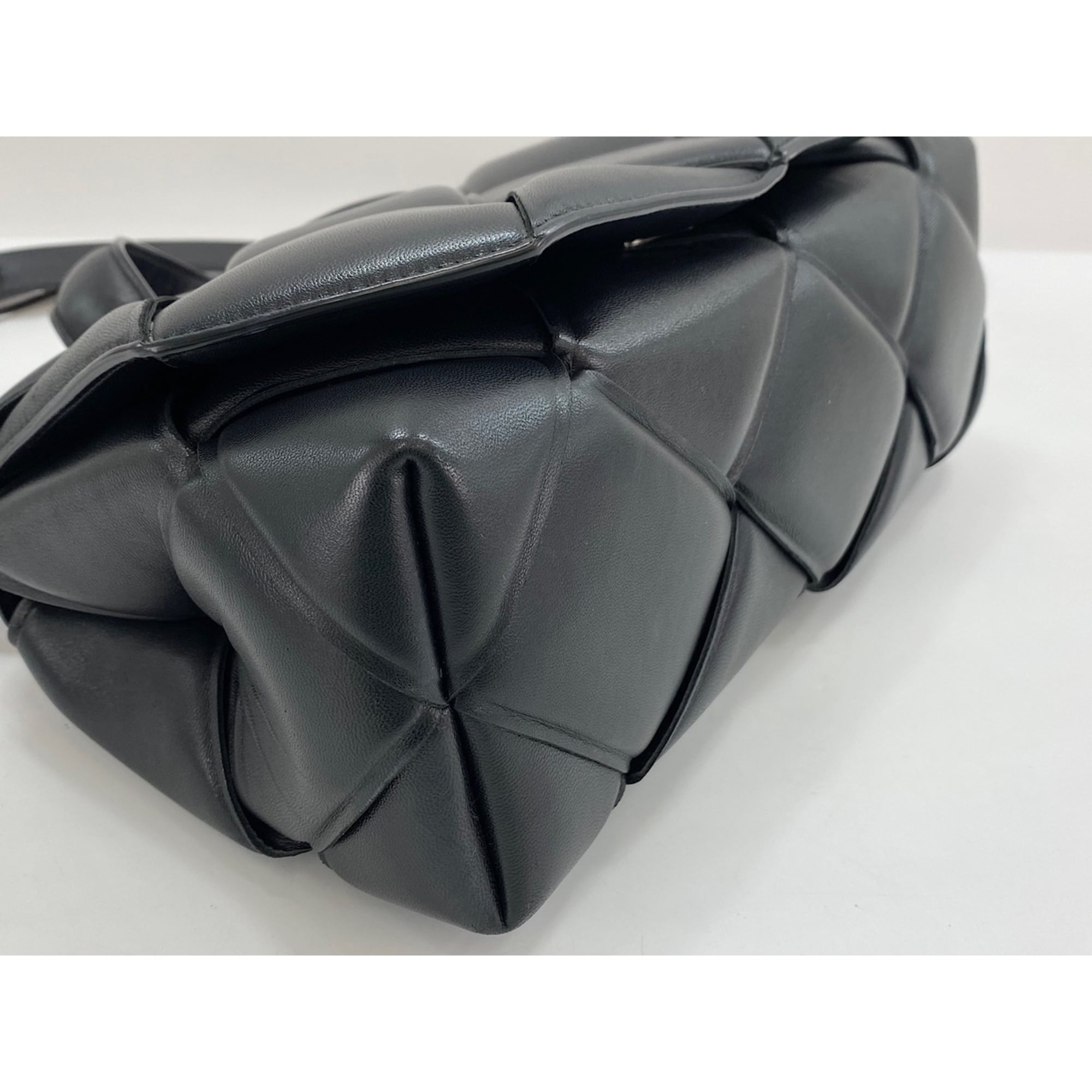 Bottega Veneta Black Shoulder Bag (Pre-Owned)