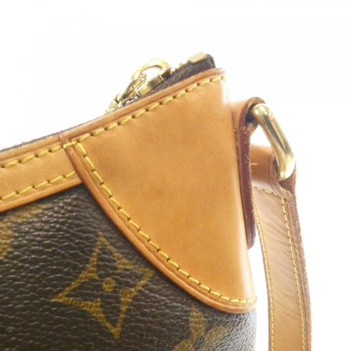 Louis Vuitton Marron Coated Canvas Shoulder Bag (Pre-Owned)