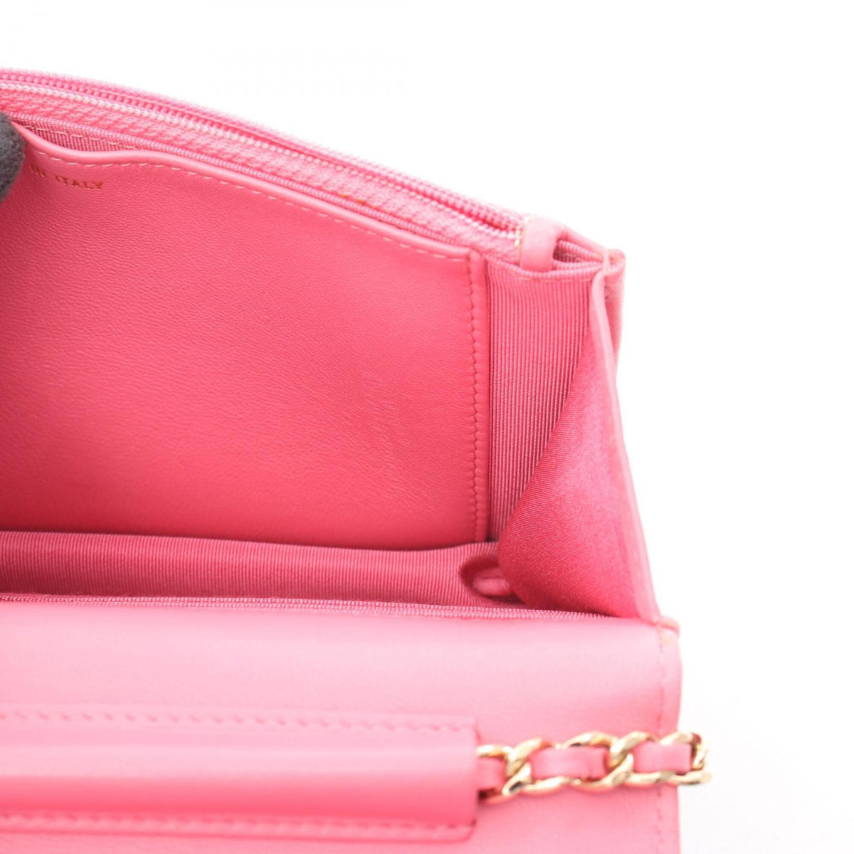 Chanel Pink Leather Handbag Shoulder Bag (Pre-Owned)