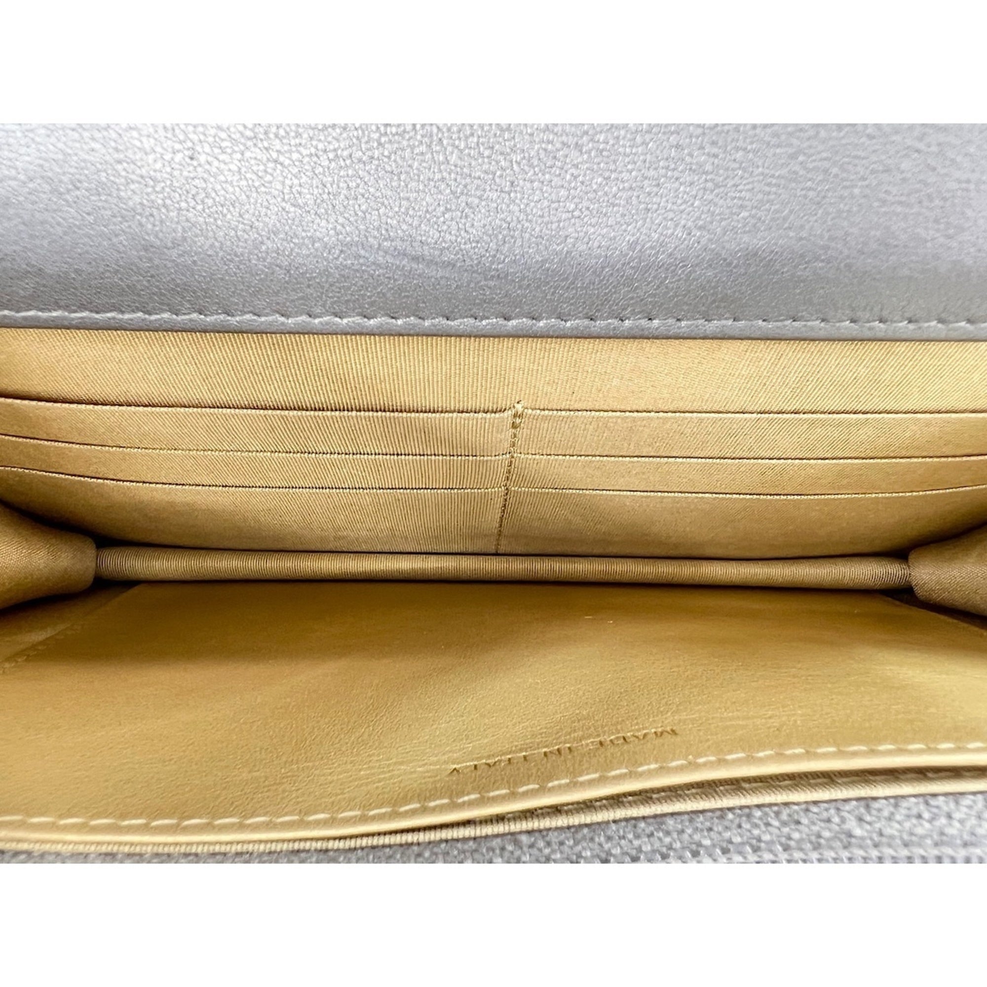 Chanel Silver Leather Shoulder Bag (Pre-Owned)