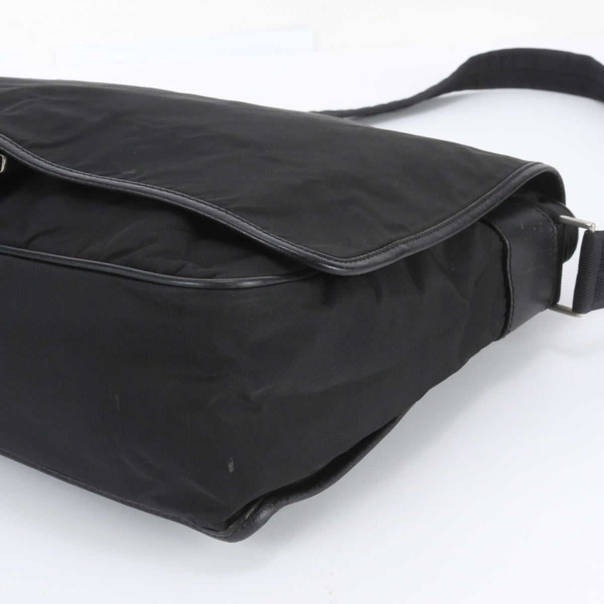 Prada Black Leather Nylon Messenger Bag Shoulder Bag (Pre-Owned)