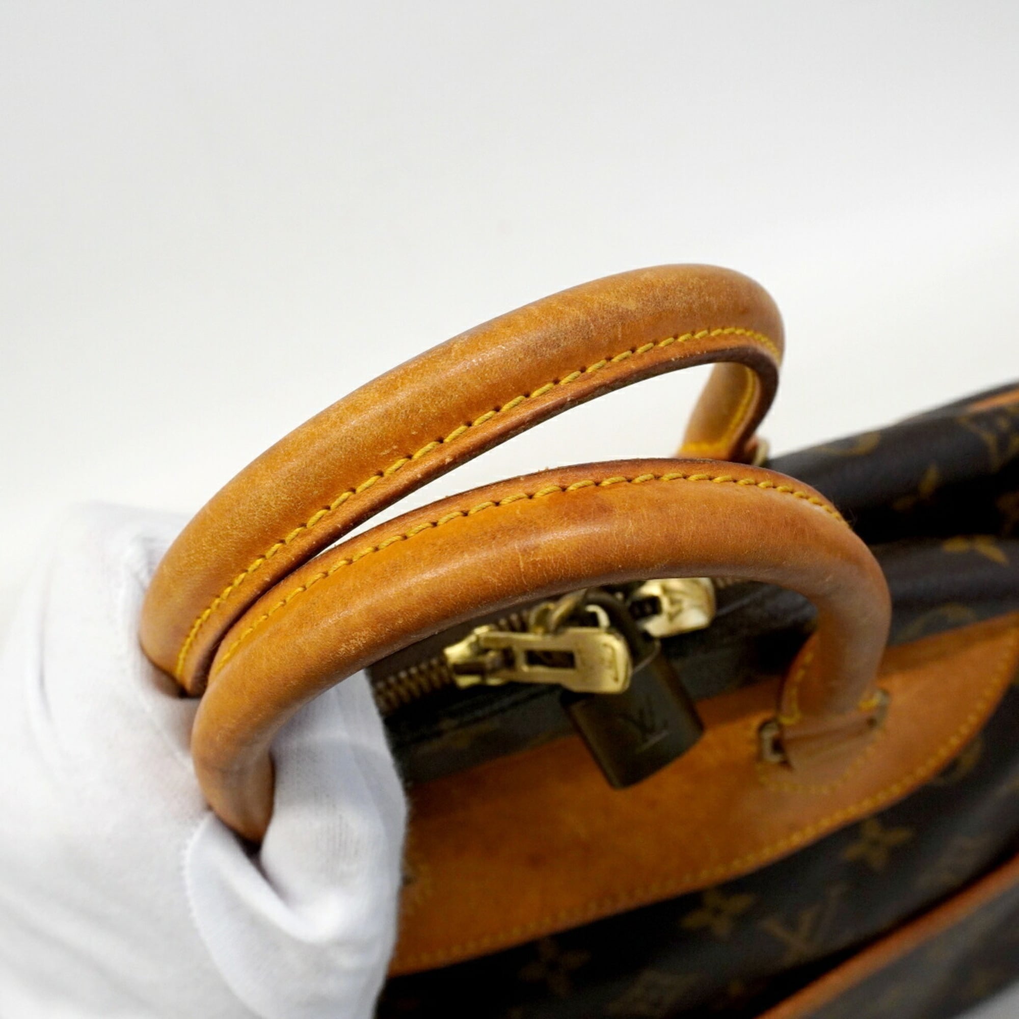 Louis Vuitton Brown Handbag (Pre-Owned)