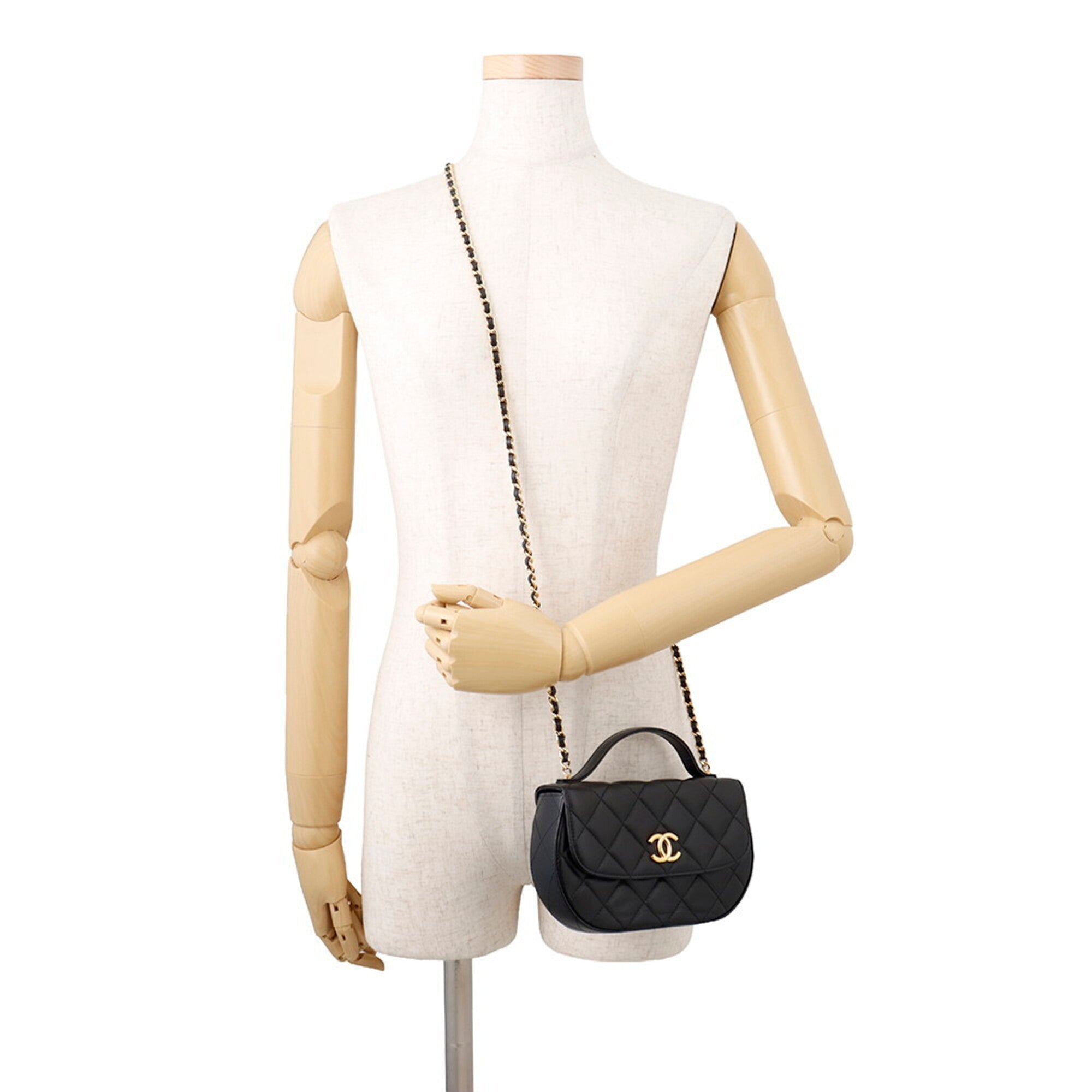 Chanel Black Leather Shoulder Bag (Pre-Owned)