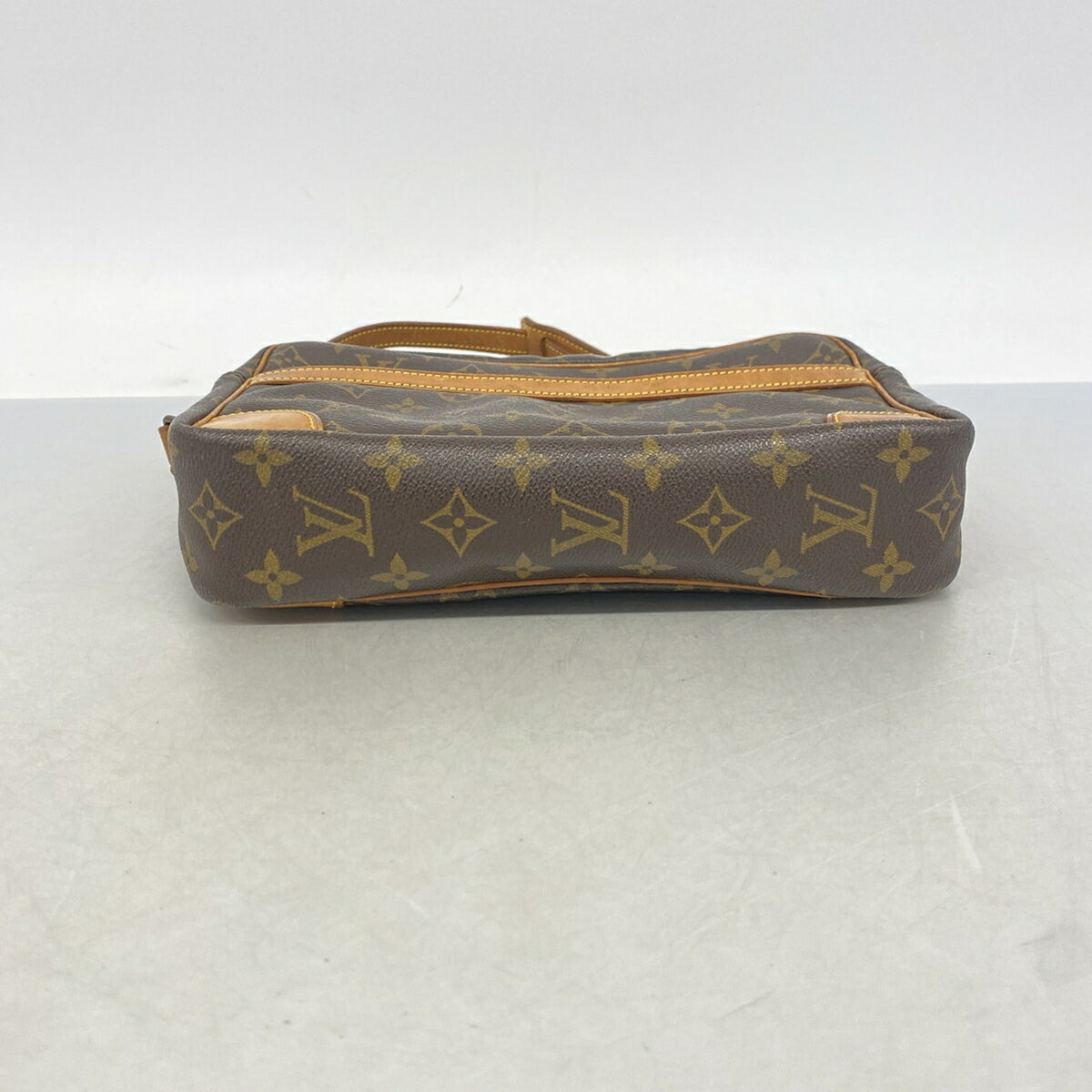 Louis Vuitton Brown Shoulder Bag (Pre-Owned)