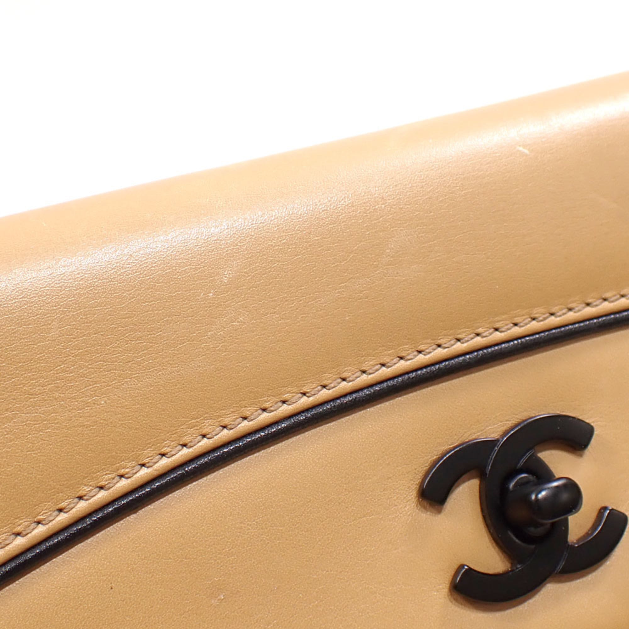 Chanel Beige Leather Shoulder Bag (Pre-Owned)