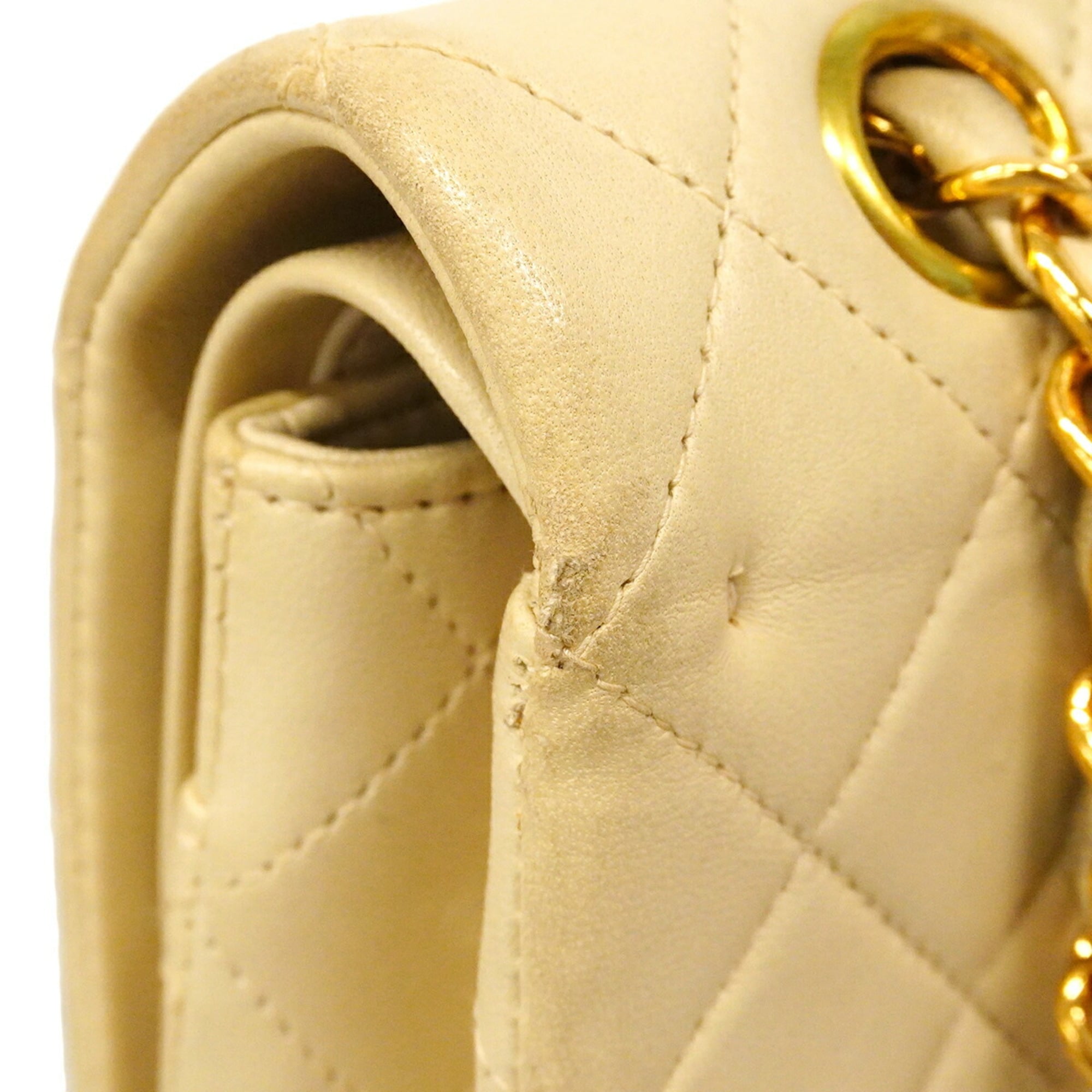 Chanel Beige Leather Shoulder Bag (Pre-Owned)