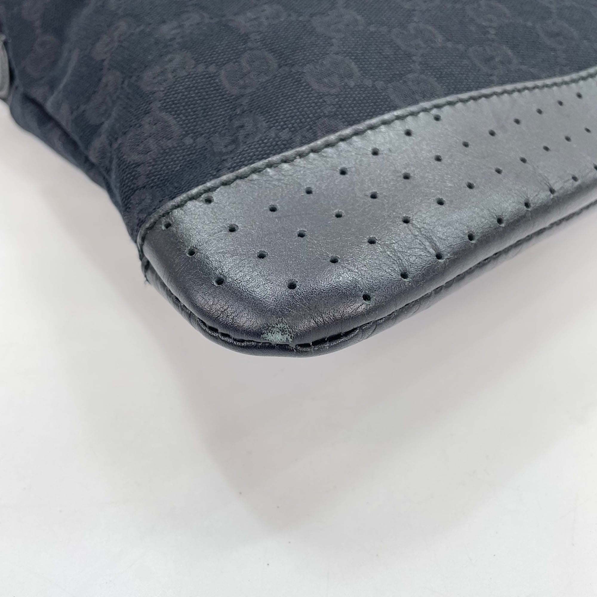 Gucci Black Shoulder Bag (Pre-Owned)