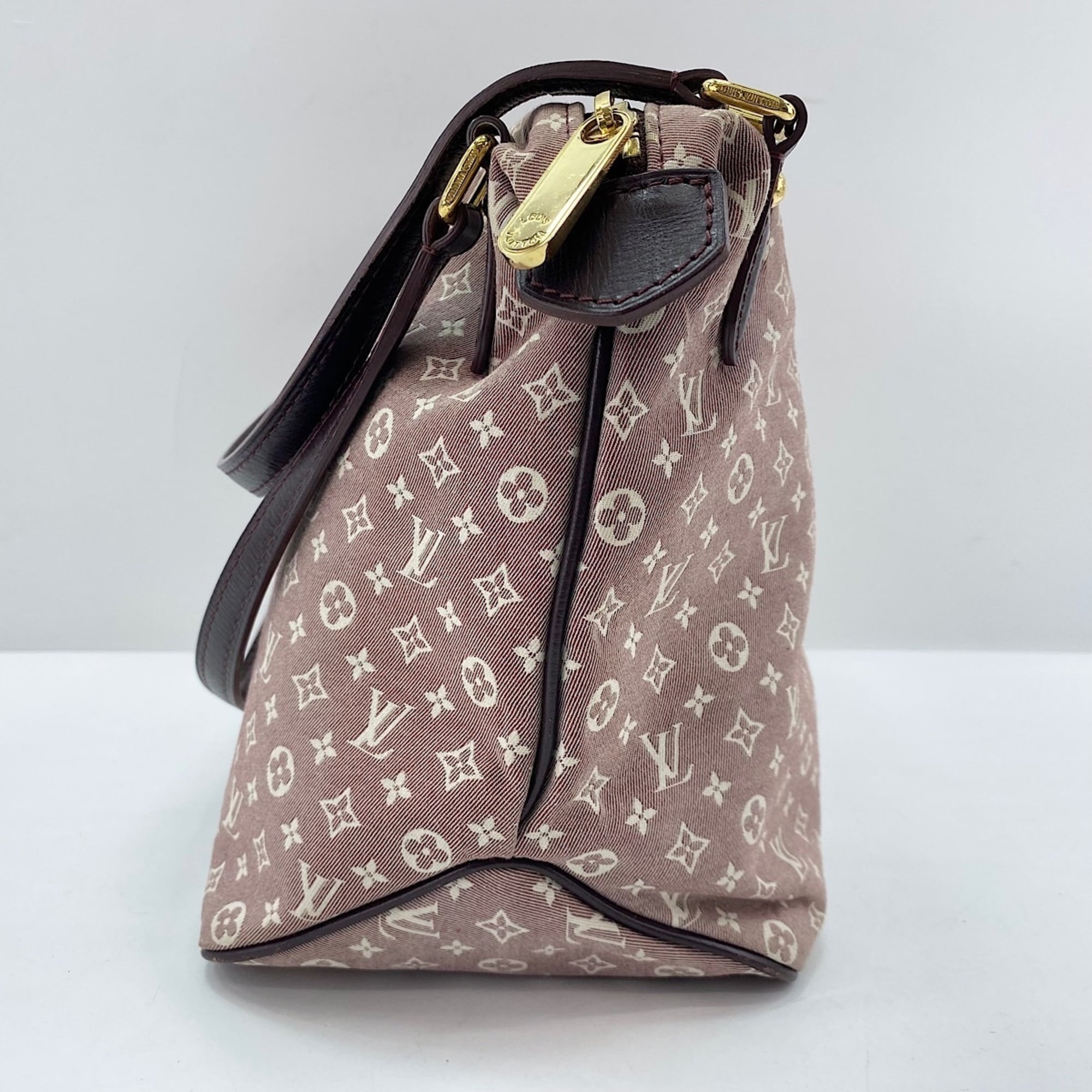 Louis Vuitton Wine Shoulder Bag (Pre-Owned)